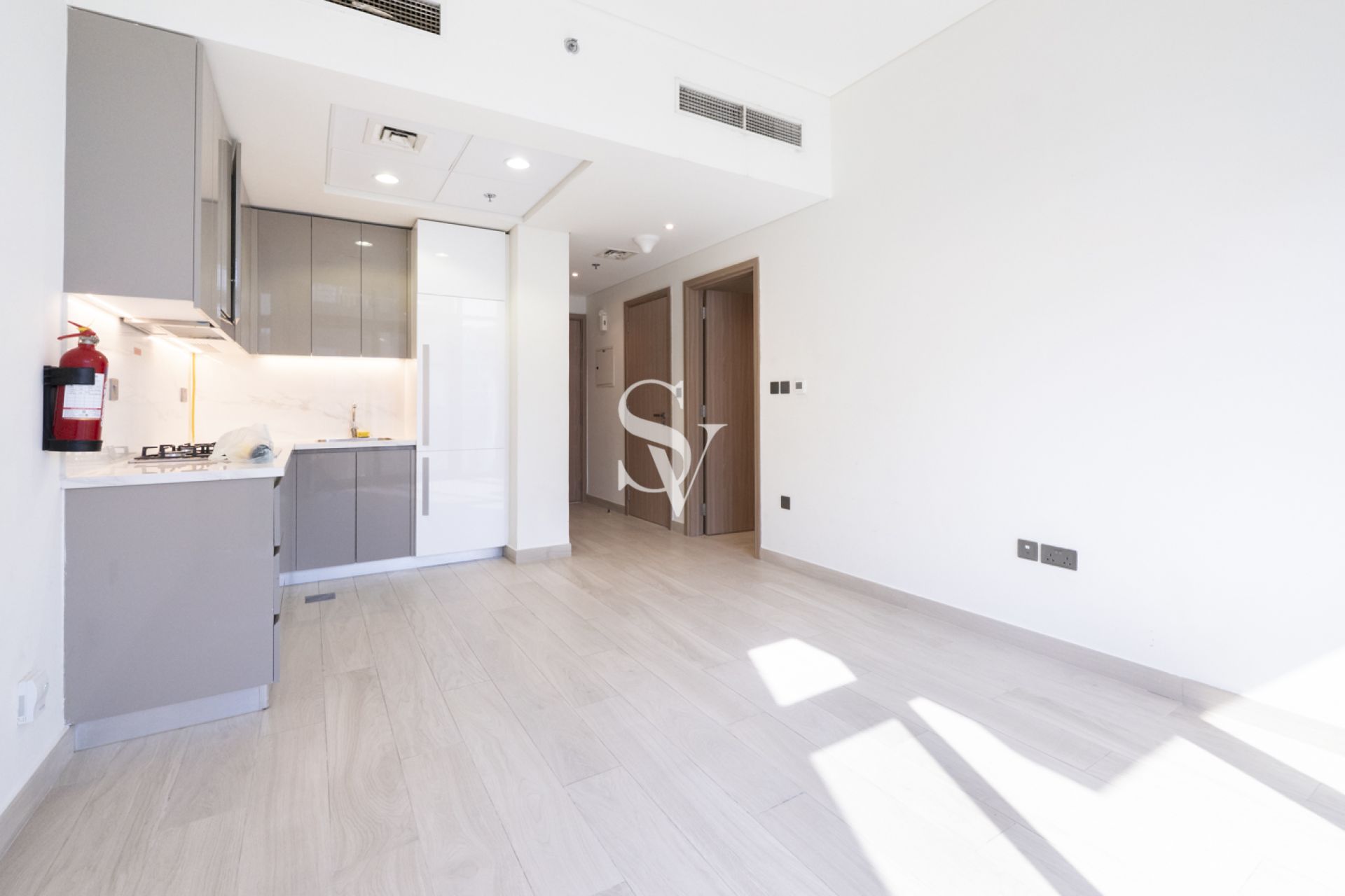 Cozy | Mid Floor | Pool View | Multiple Cheques