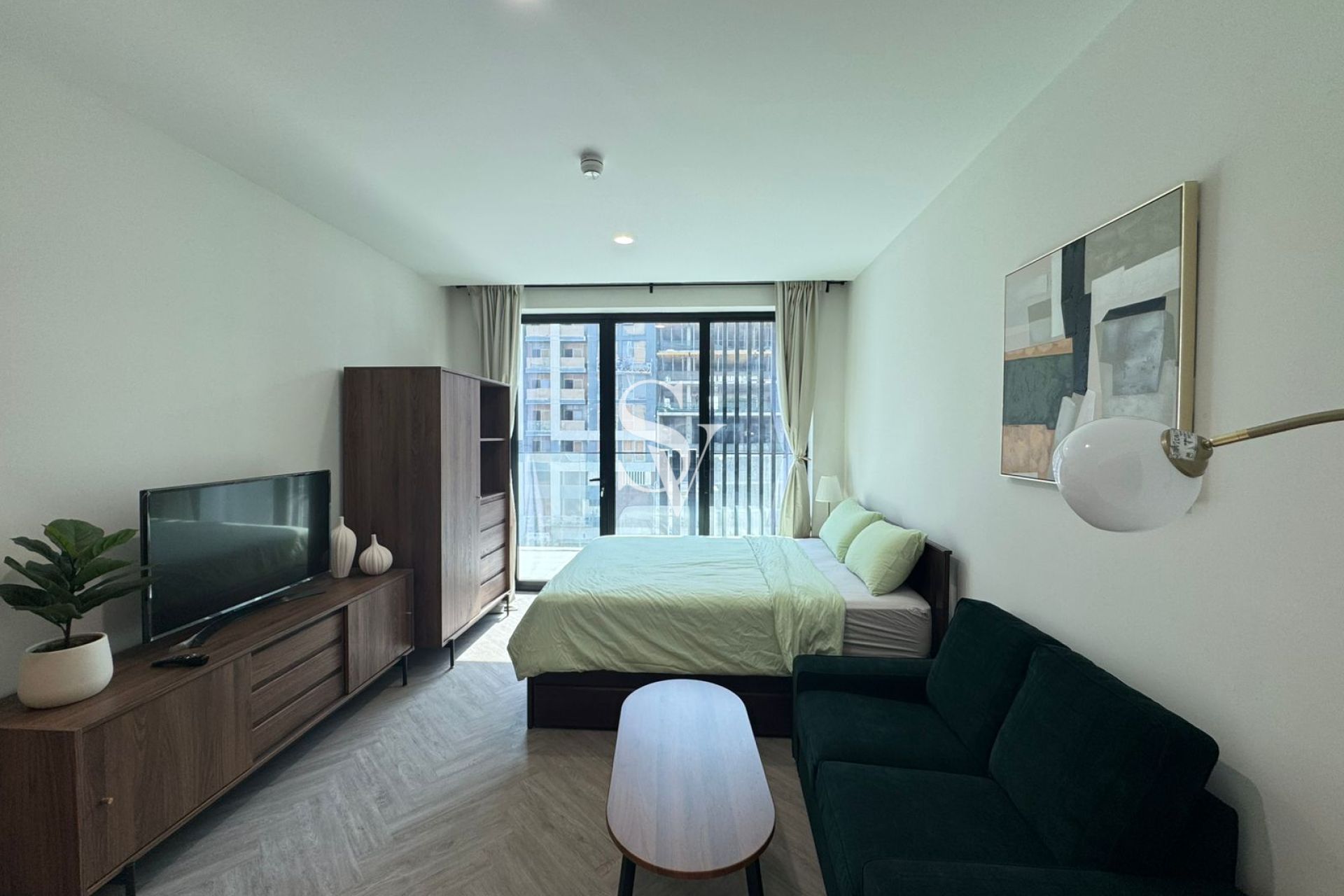 Brand New | Furnished | Near Mall | Low Floor