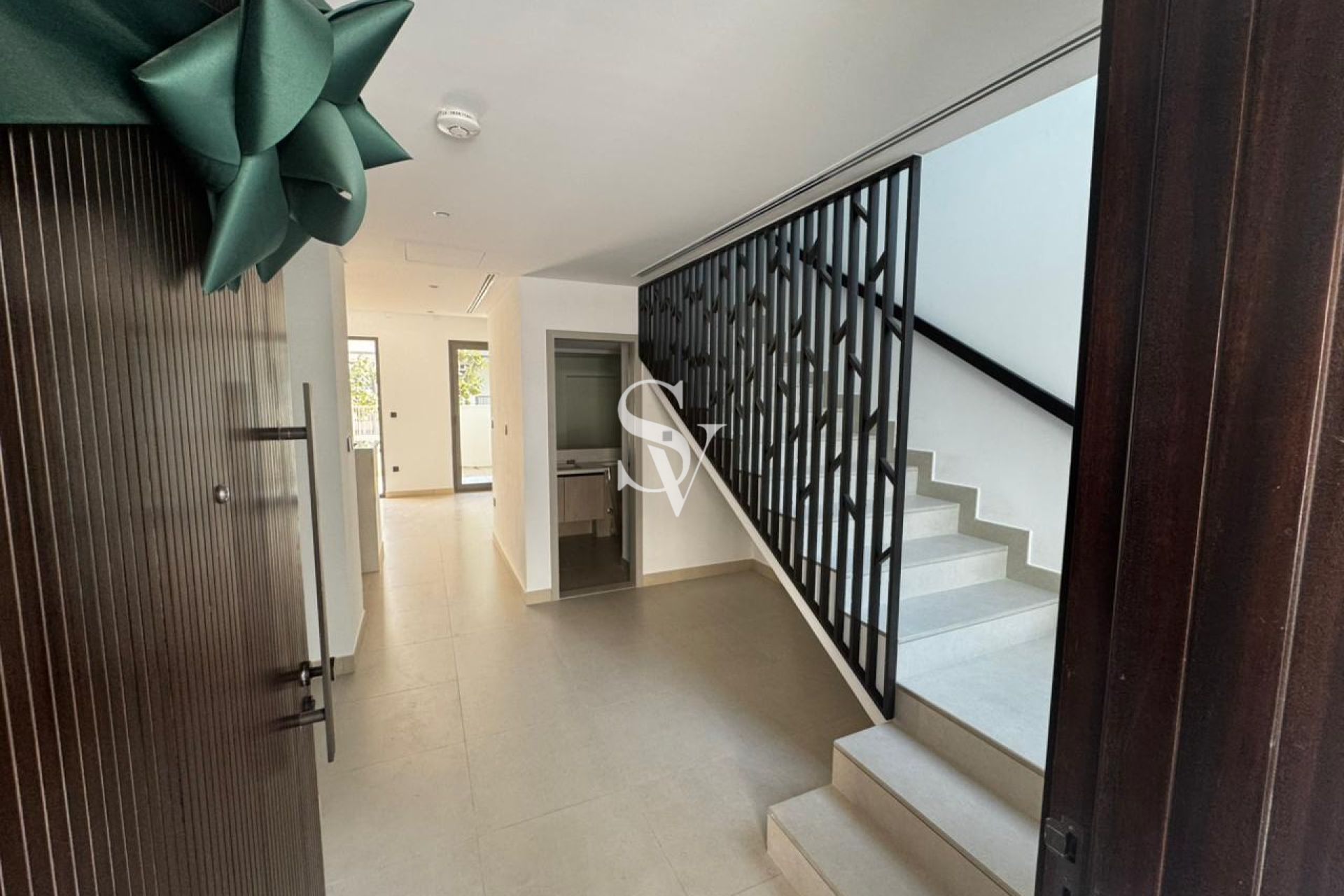 Near to pool and park| Single Row | Upgraded