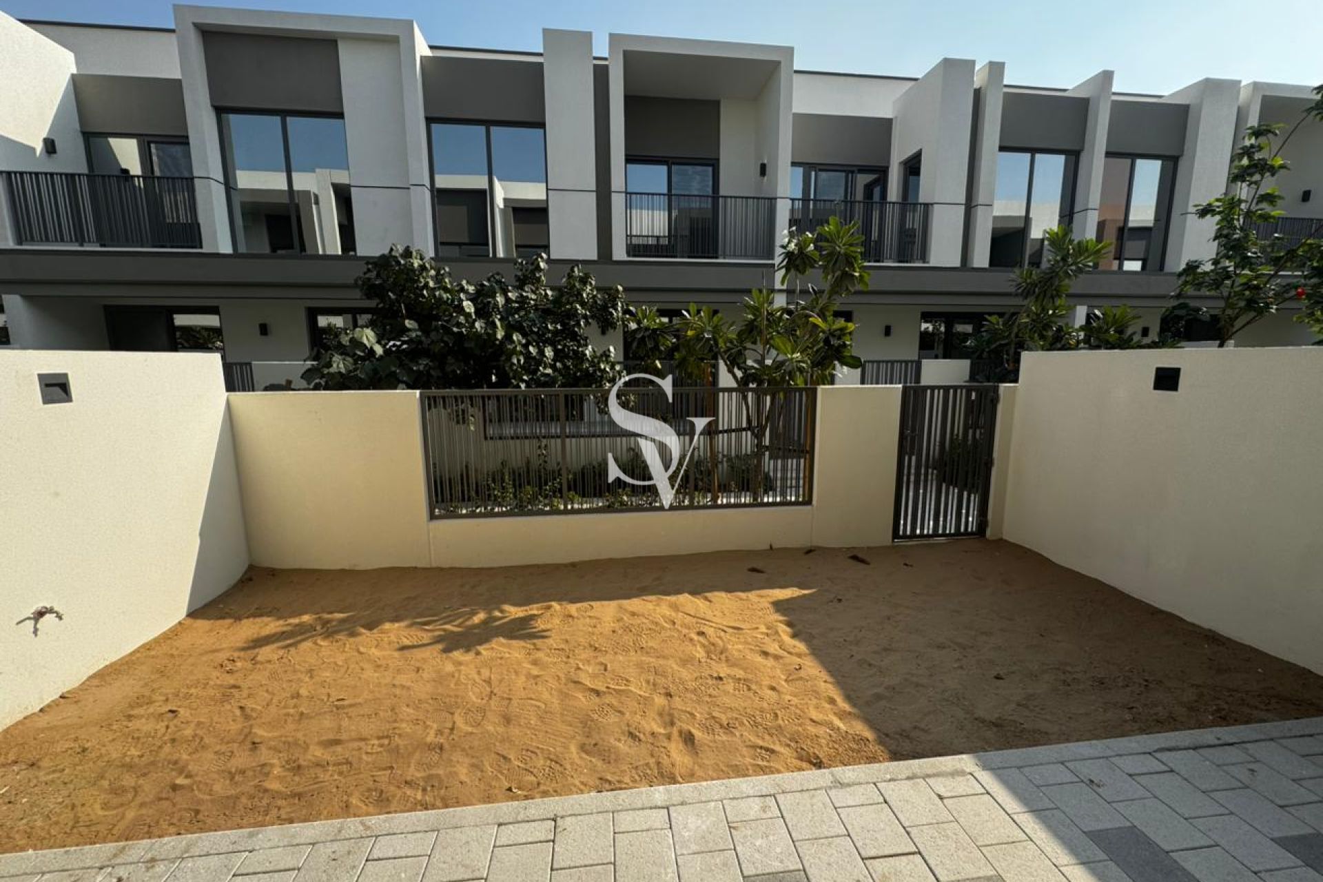 Near to pool and park| Single Row | Upgraded