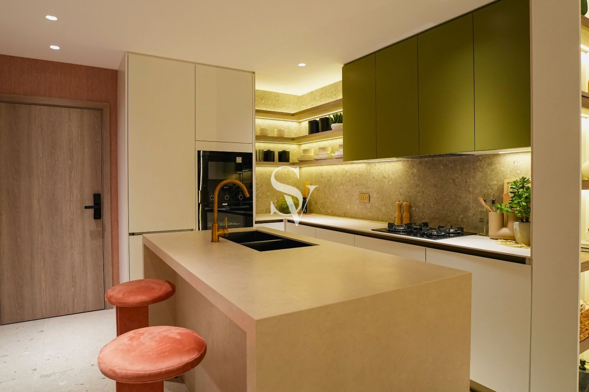 GENUINIE RESALE | CORNER UNIT | FITTED KITCHEN