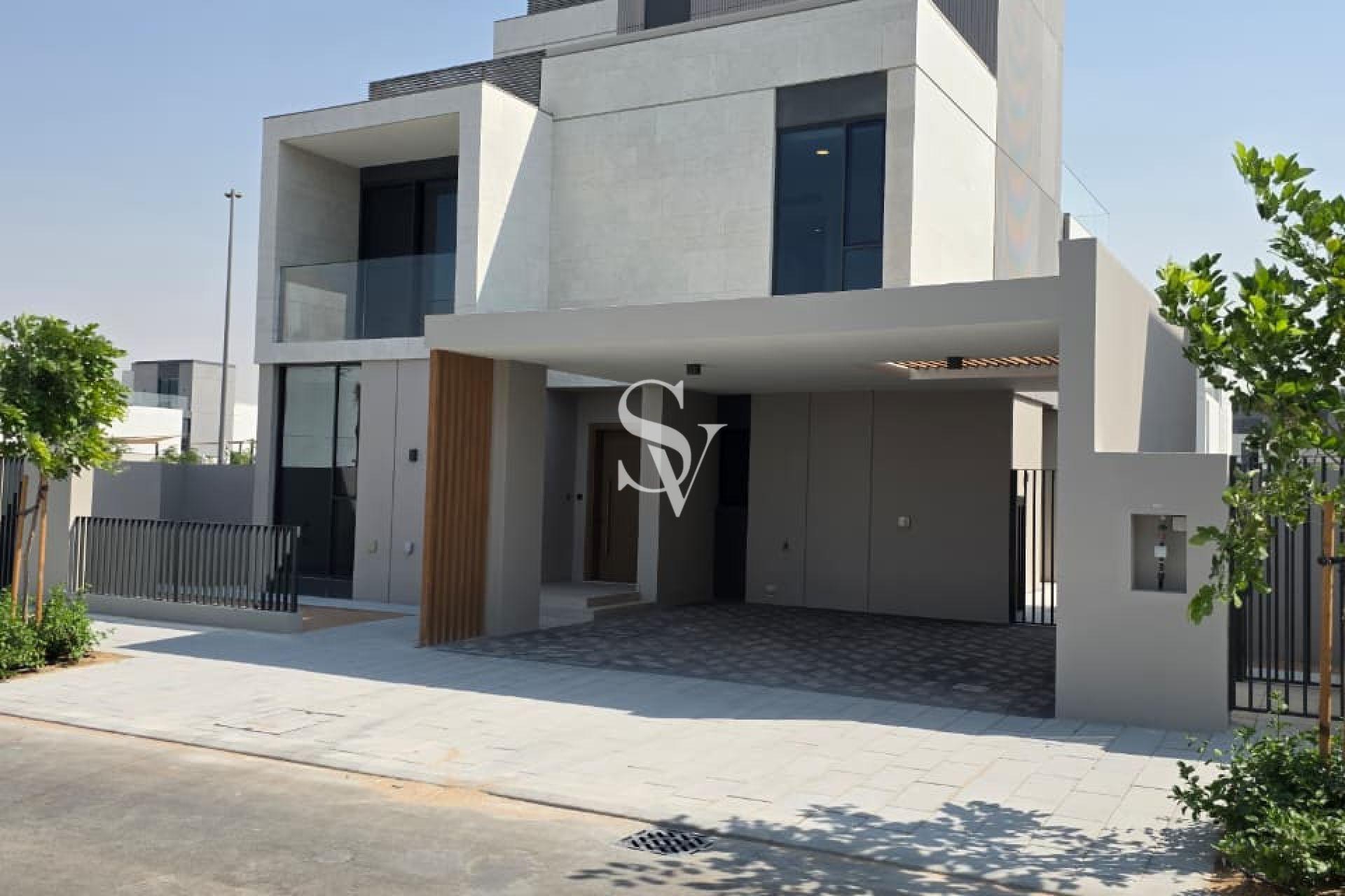 Standalone 4BR Villa | On the Pool and Park