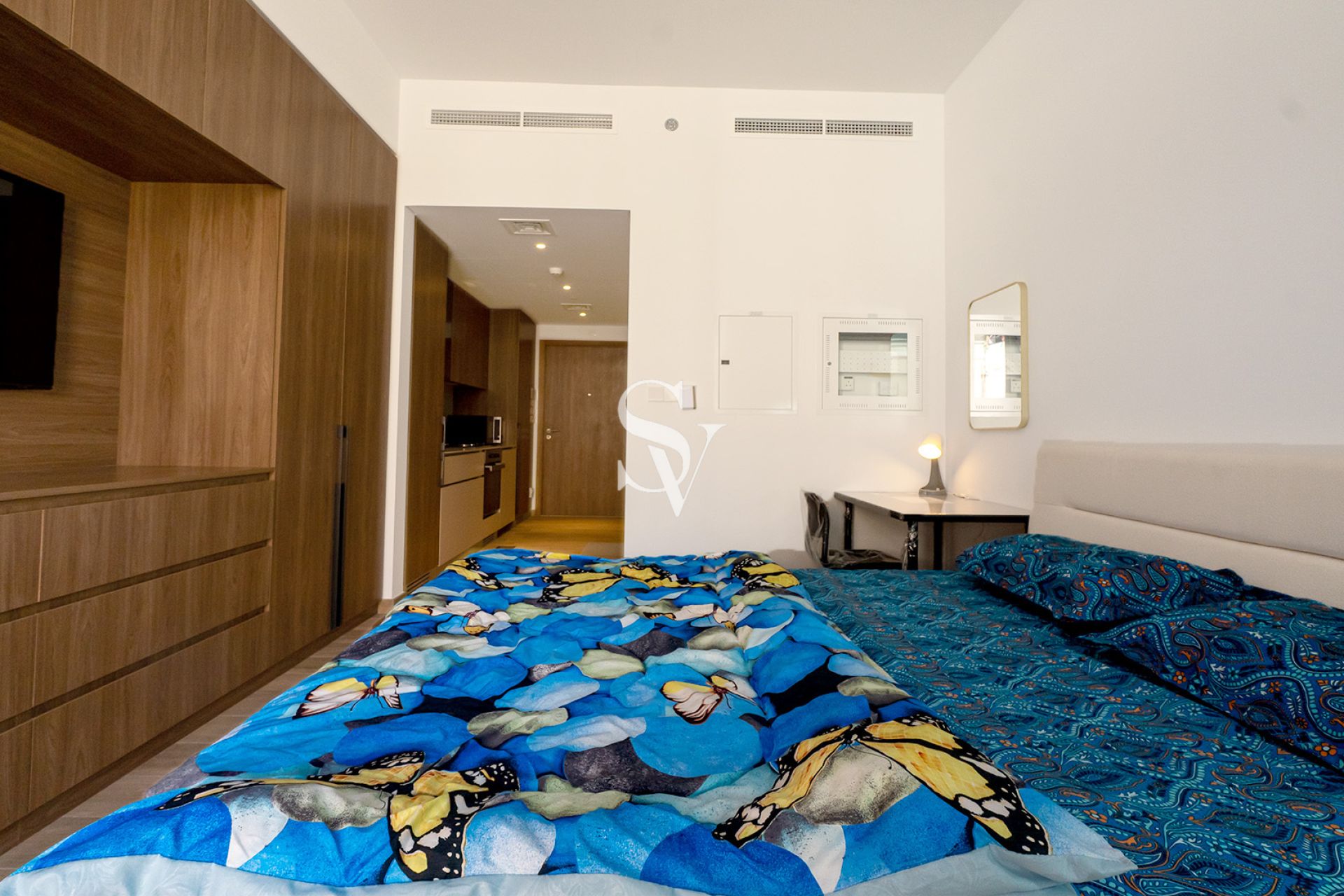 Furnihsed | Maids | Spacious | Near Mall