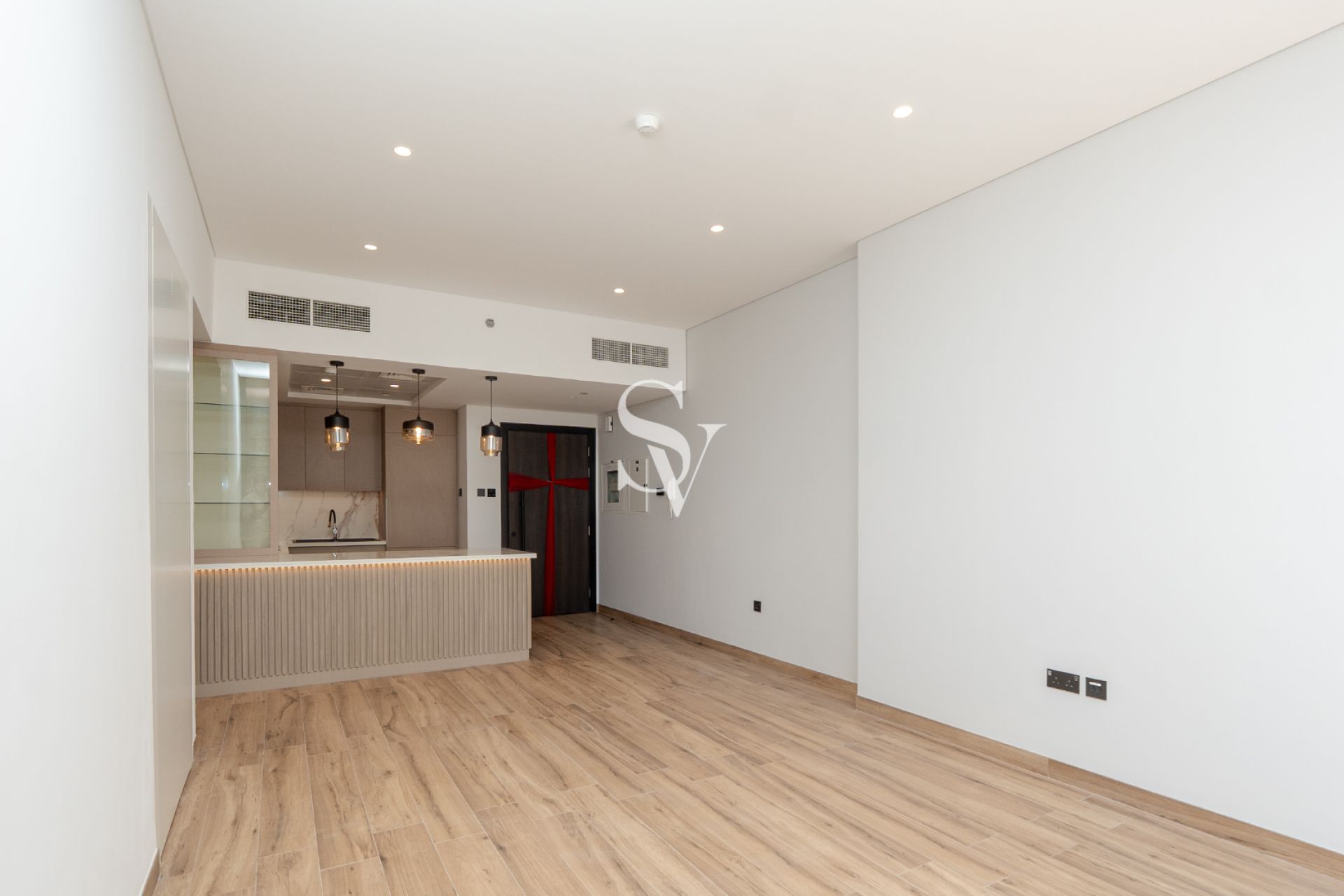 Brand New | White Goods | High Floor | Near Exit