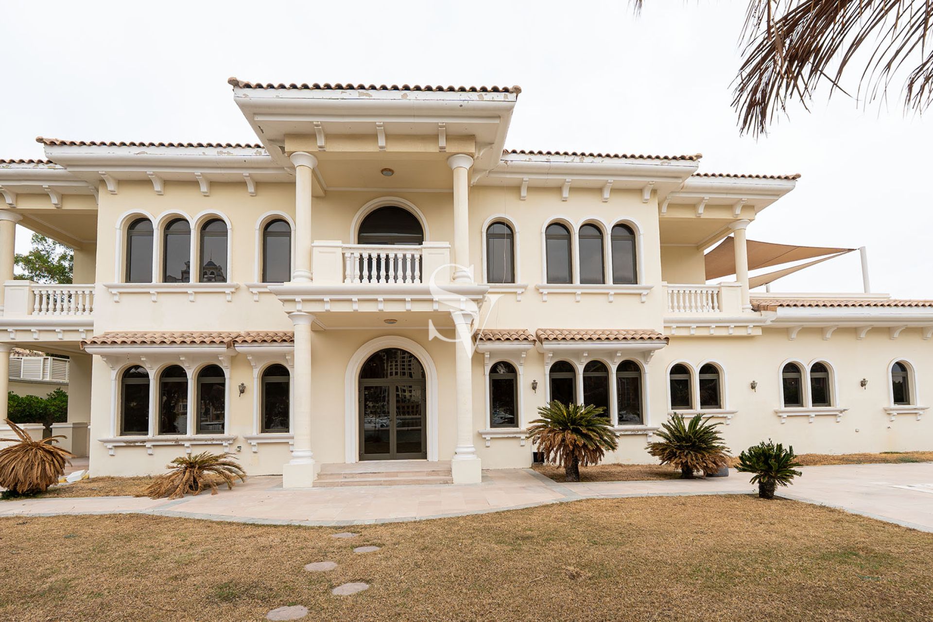 Elegant 6BR Villa |Large Plot |Direct Beach Access