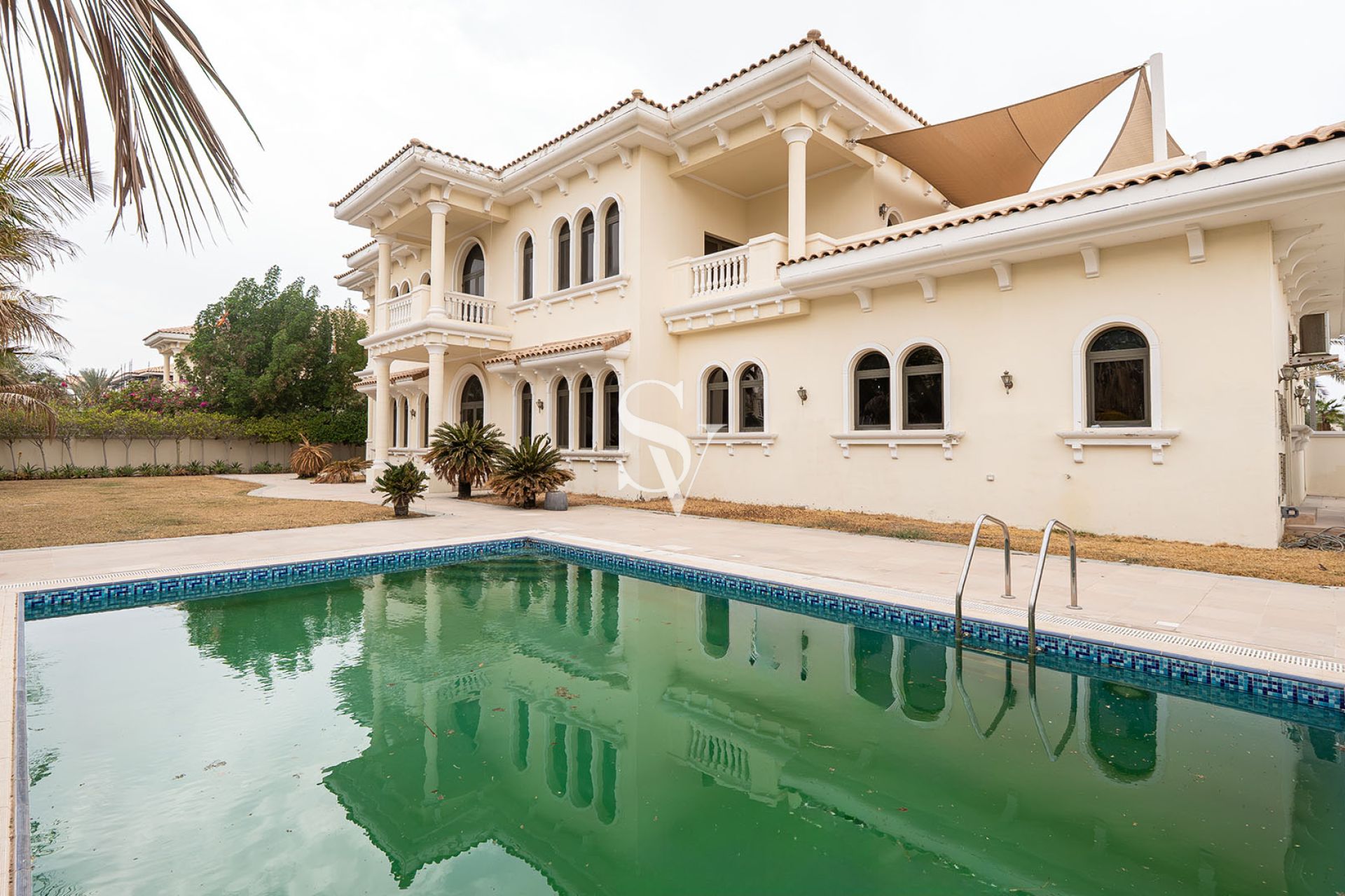 Elegant 6BR Villa |Large Plot |Direct Beach Access