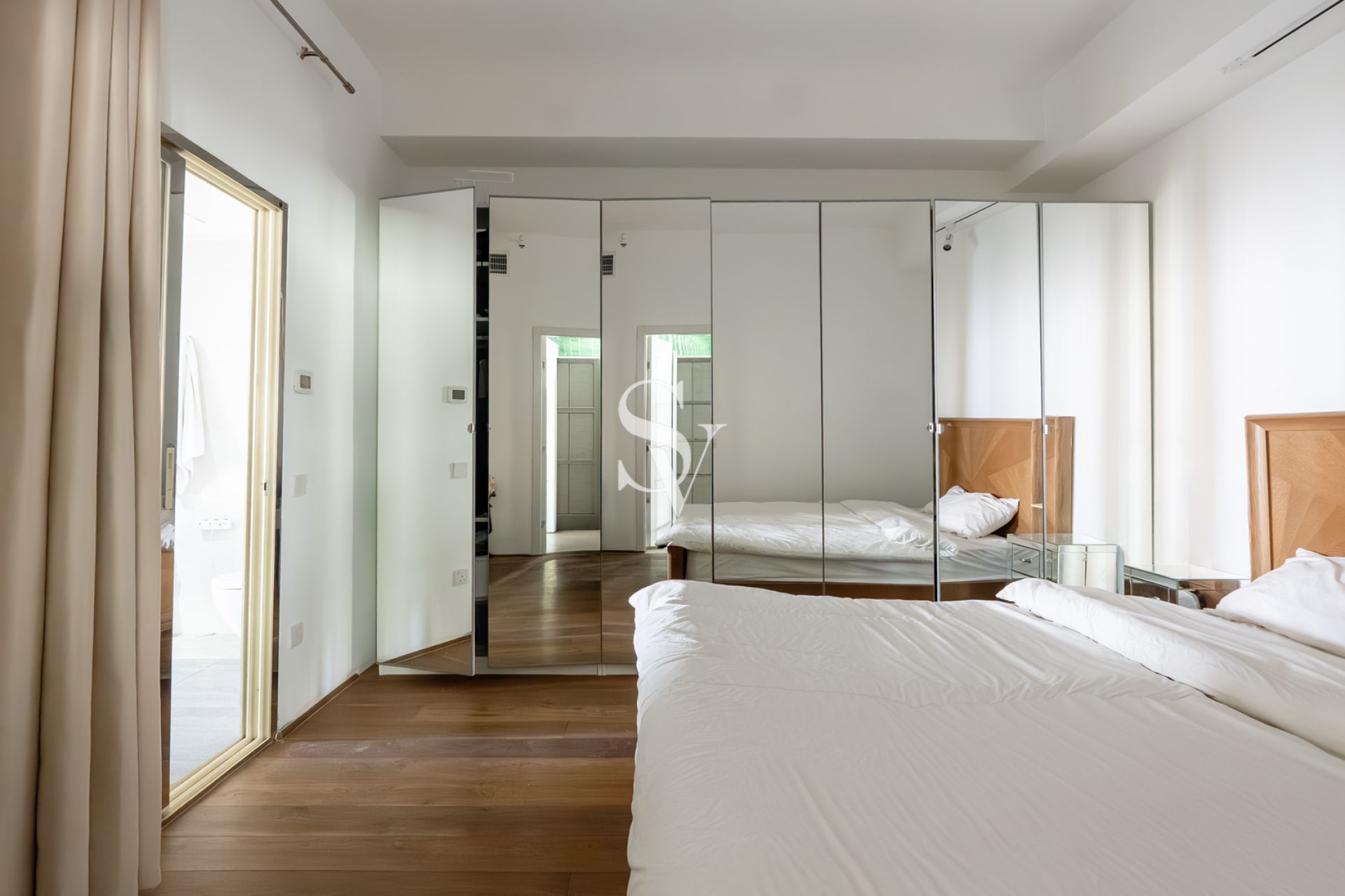 Sea and Palm views |High Ceiling |Luxury Furniture