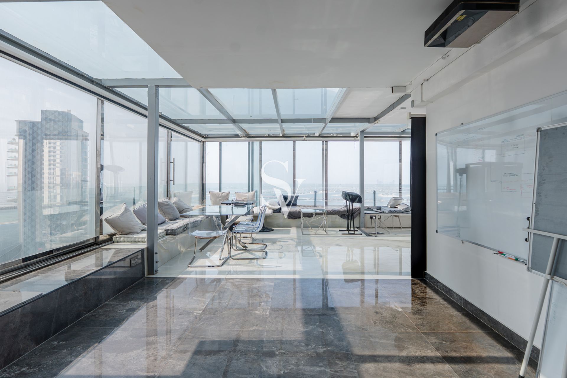 Sea and Palm views |High Ceiling |Luxury Furniture