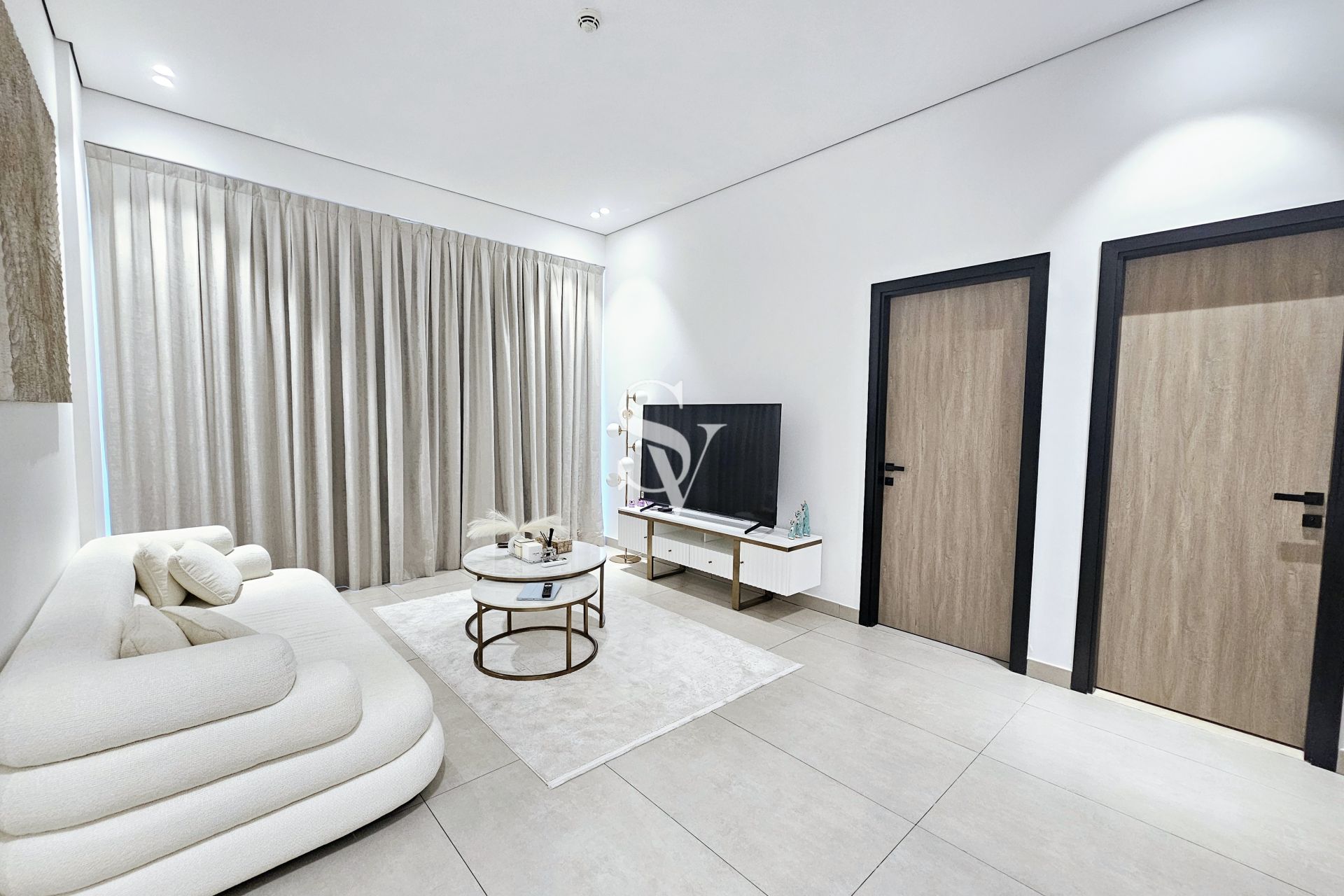 Furnished |Vacant |Mid Floor |Immaculate Condition