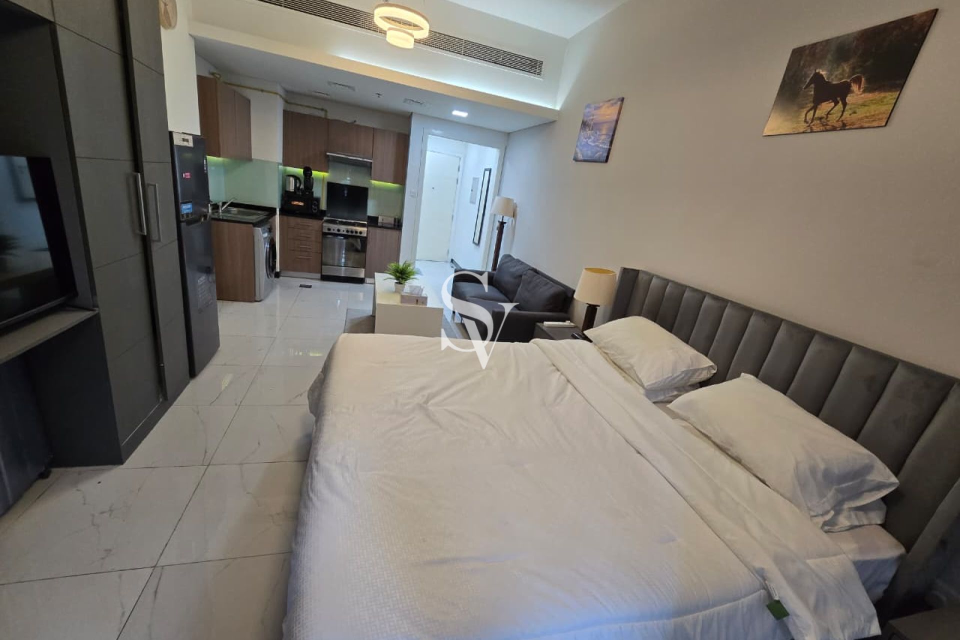 Furnished | Near Mall | Ready to Move-In