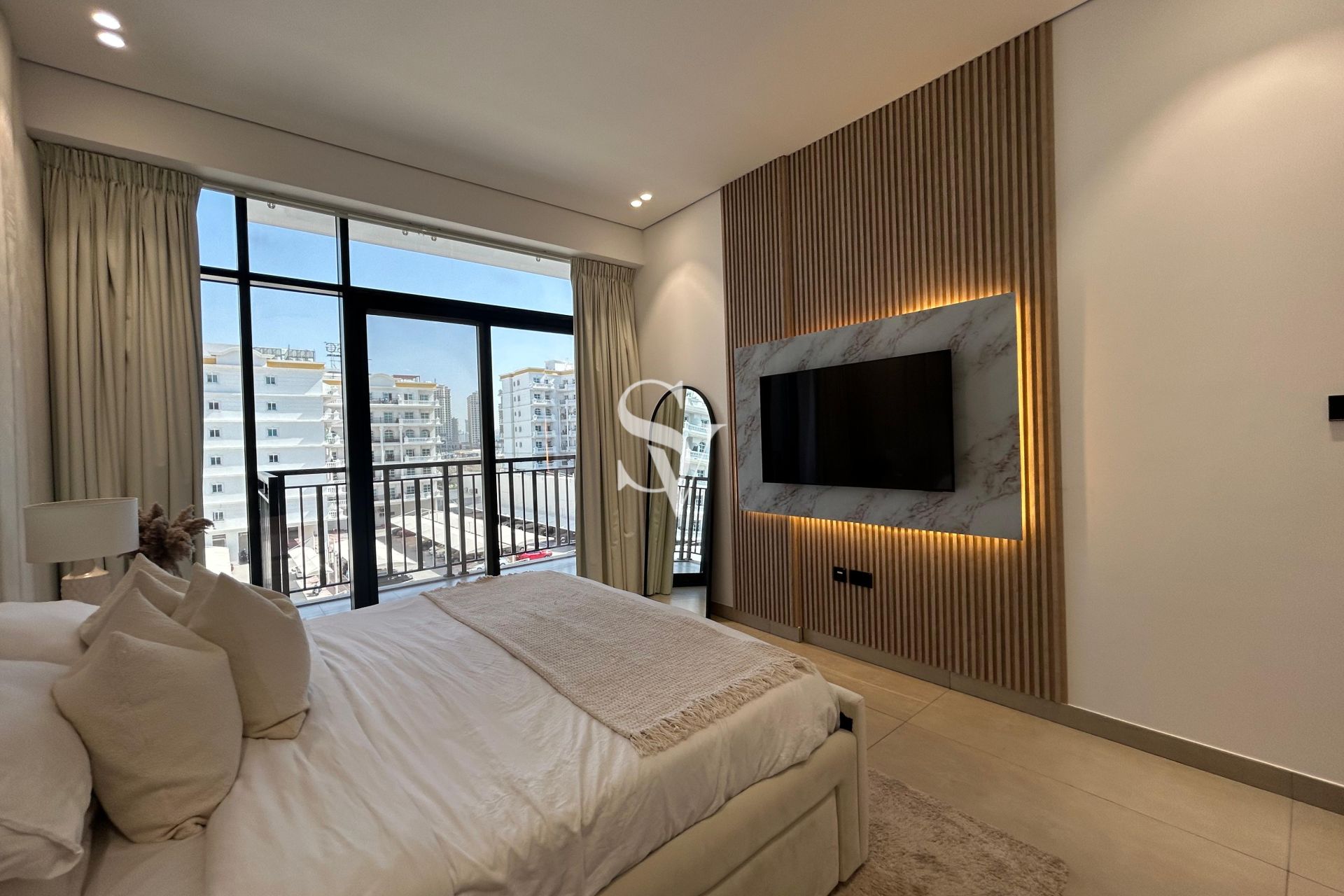 Spacious | White Goods | Maids | VOT | Mid Floor