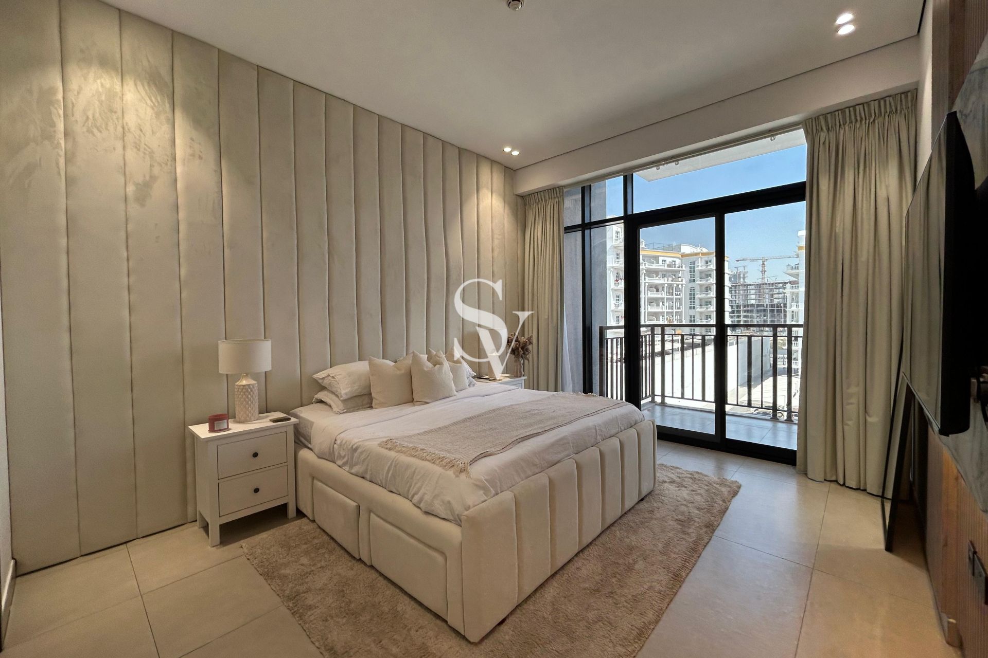 Spacious | White Goods | Maids | VOT | Mid Floor