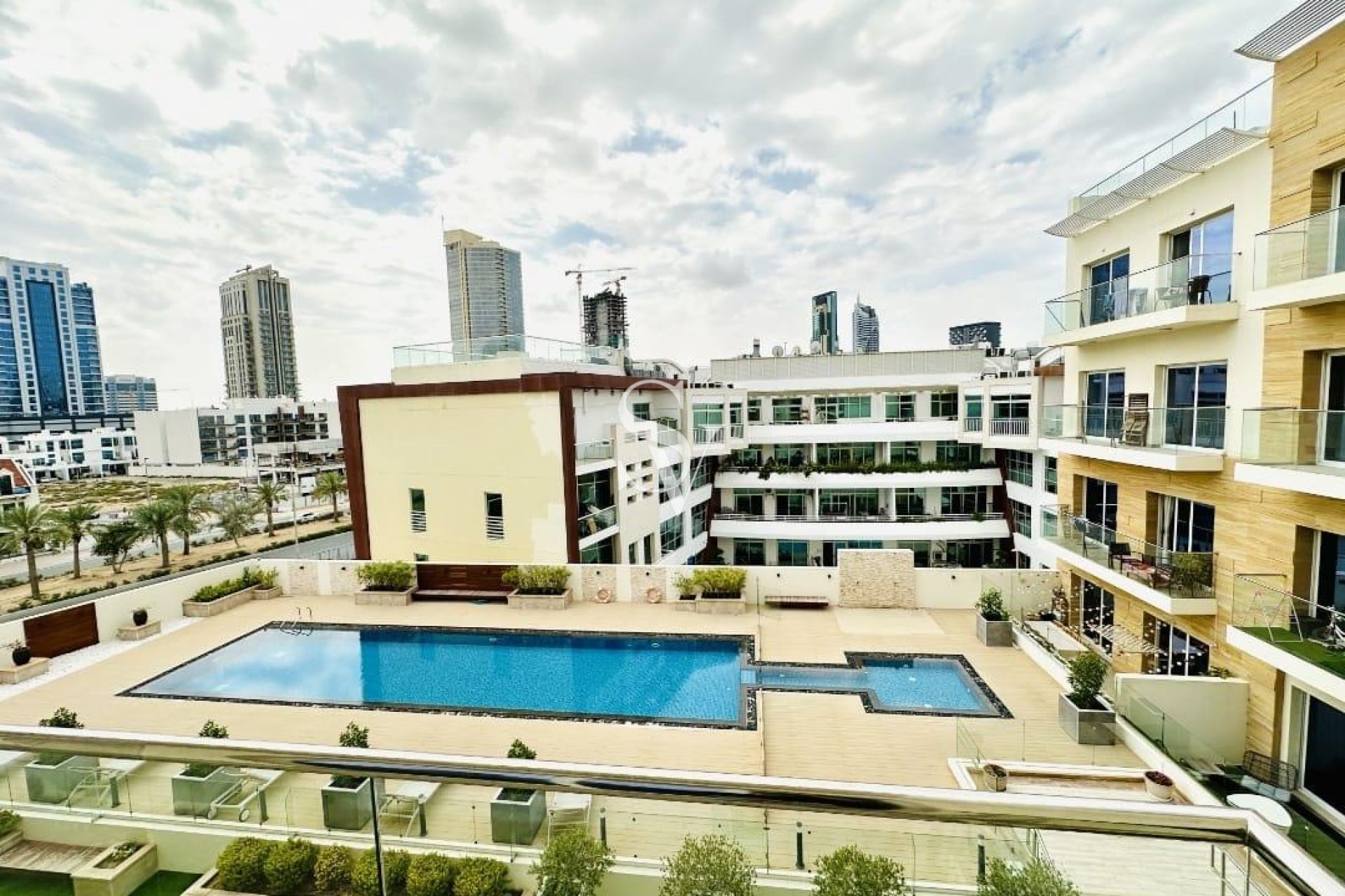 Pool view | White Goods | Low floor | Spacious