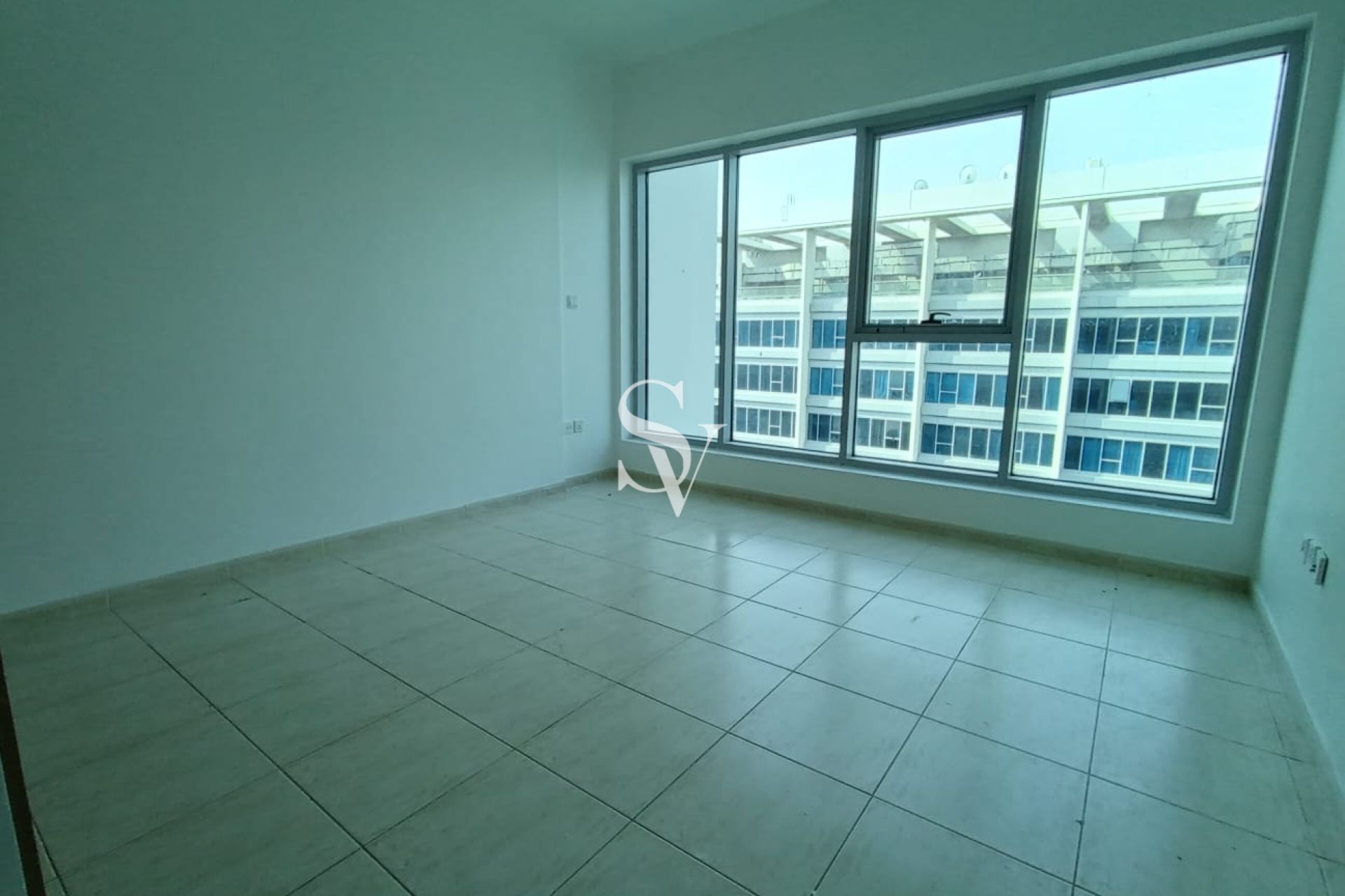 Spacious | High Floor | Pool View | Close to Exit