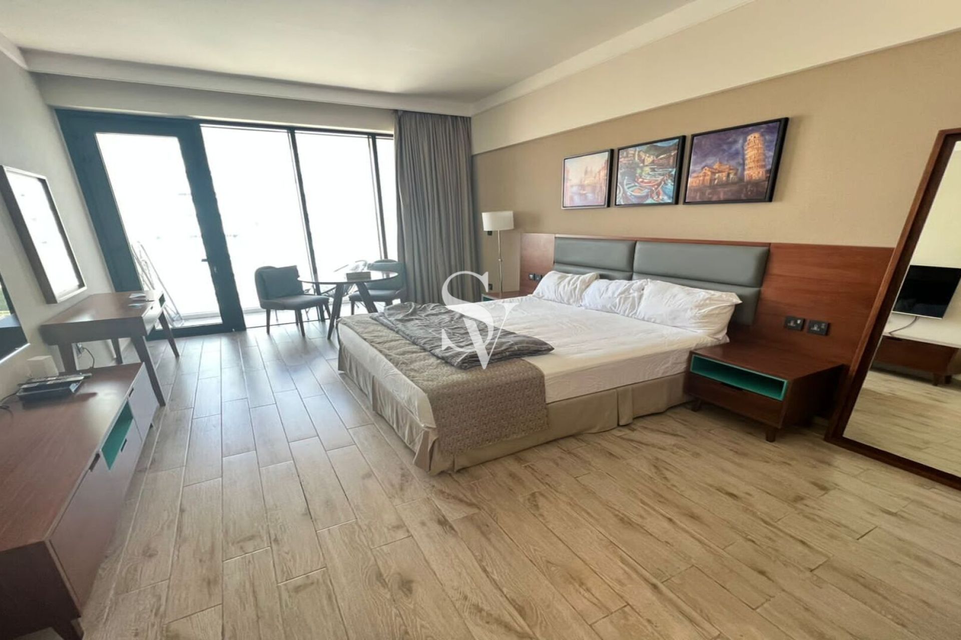 Near Mall | Furnished | High Floor | Near Exit