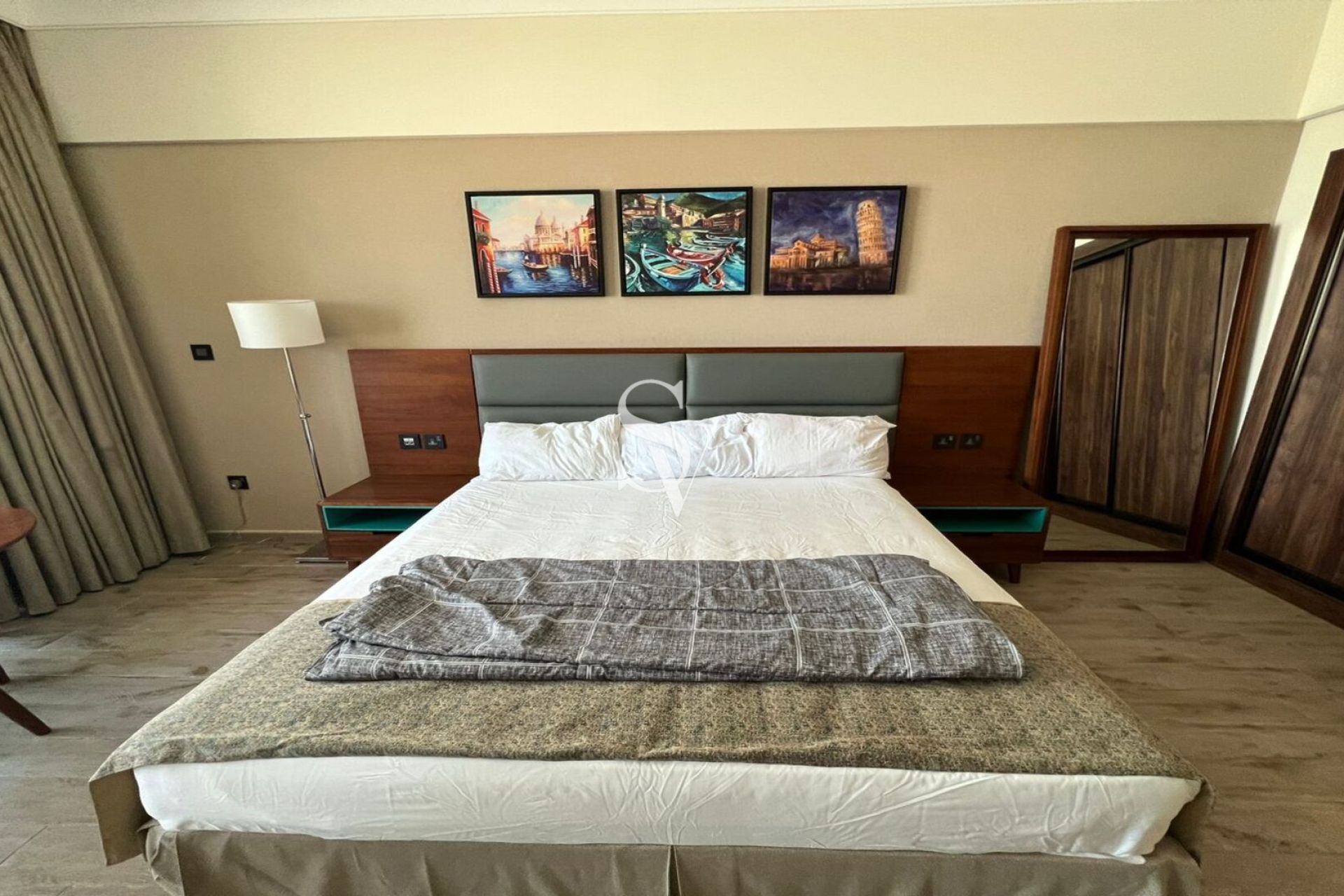 Near Mall | Furnished | High Floor | Near Exit