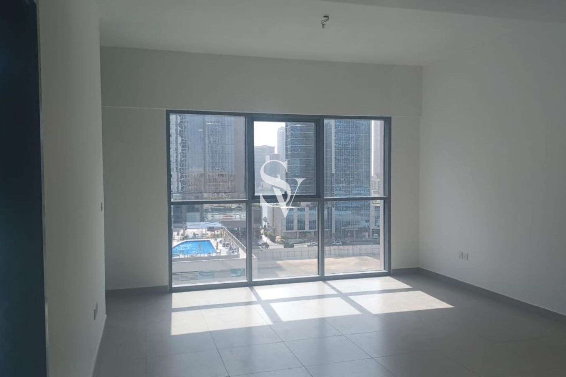 Spacious 1BR | Vacant | Prime Downtown Location