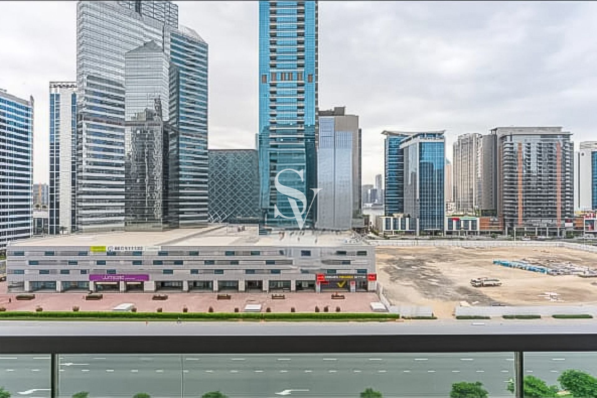 Spacious 1BR | Vacant | Prime Downtown Location
