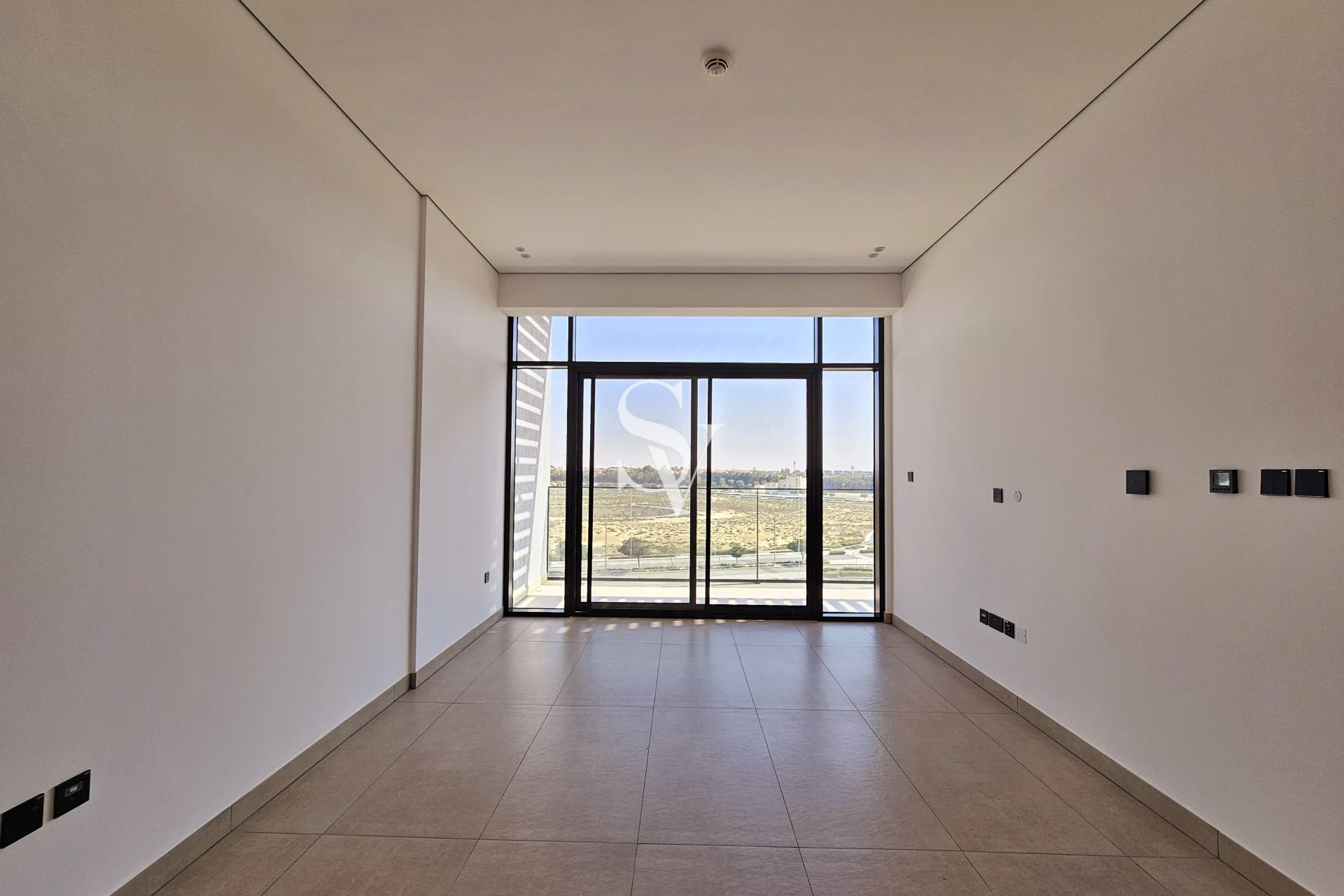 Spacious | Low Floor | Laundry | White Goods