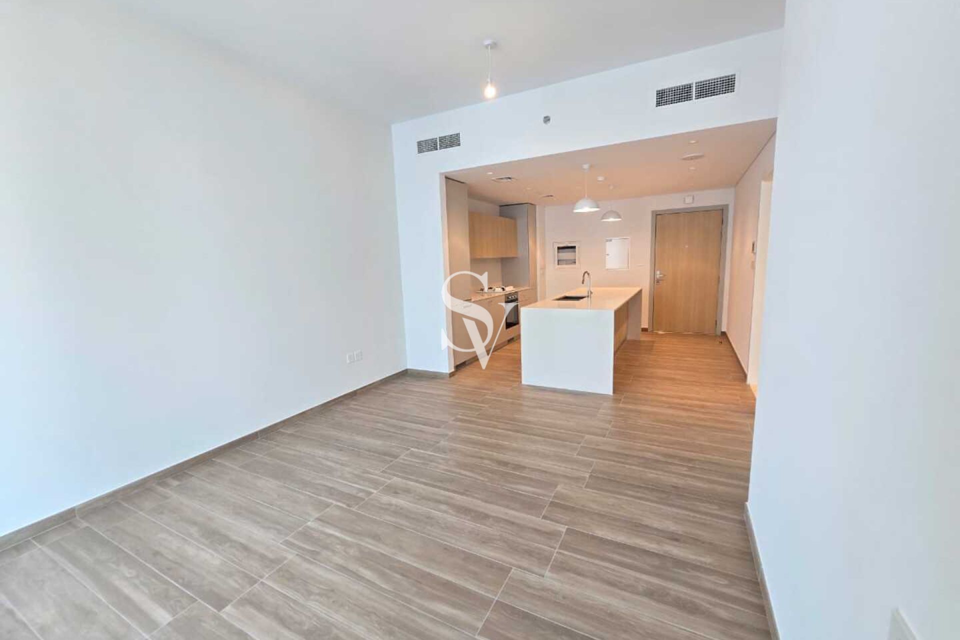 Near Park | White Goods | Spacious | High Floor