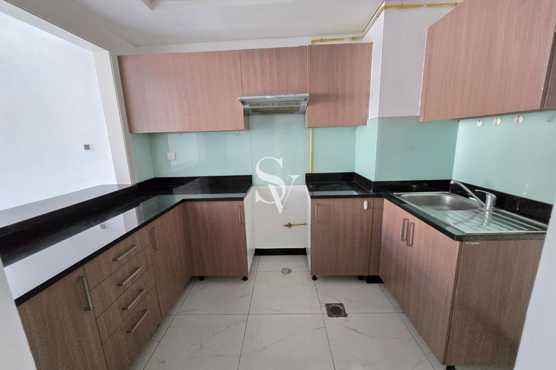 Near Mall  | Low Floor | Near Exit | Spacious