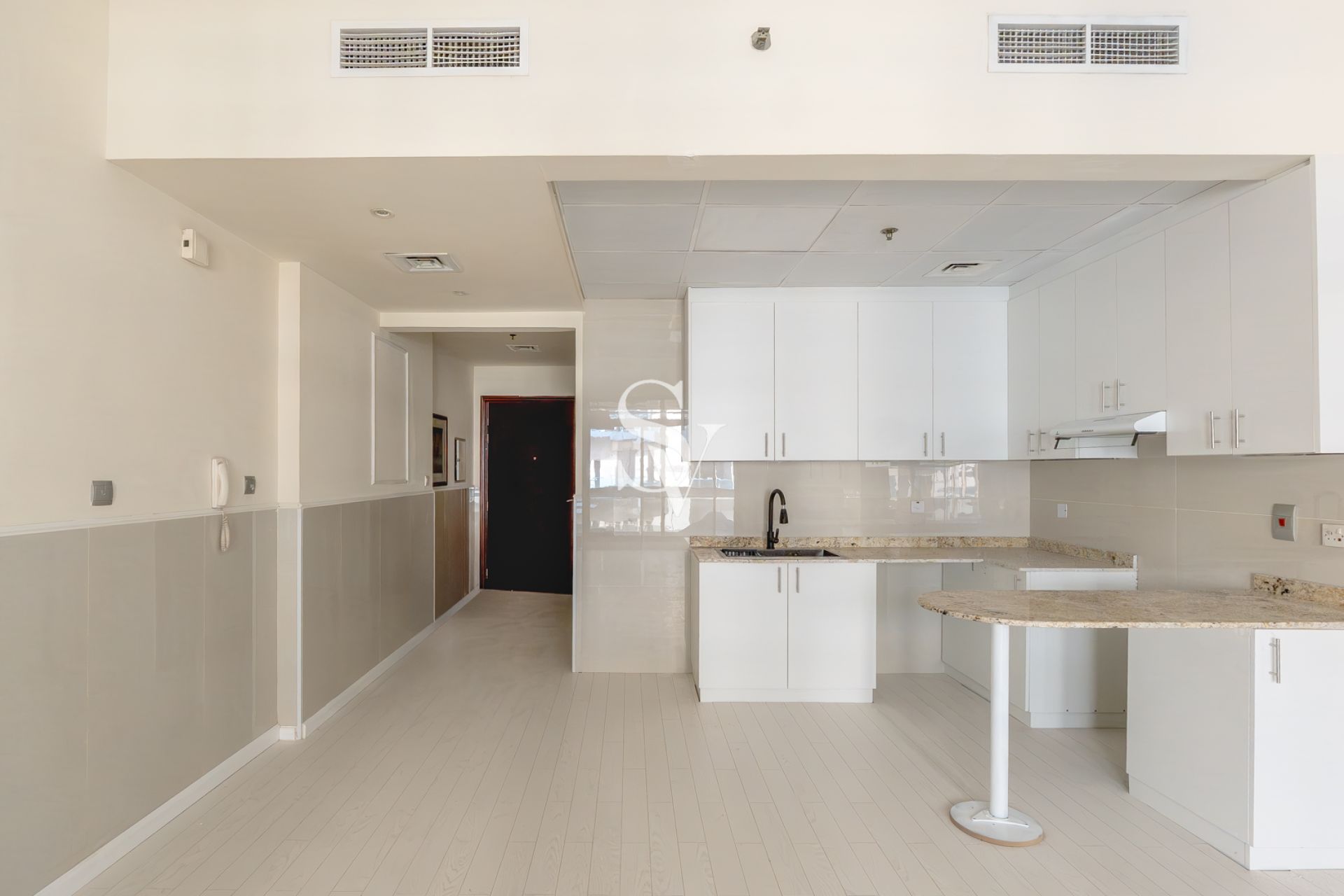 SPACIOUS| READY TO MOVE | UPGRADED