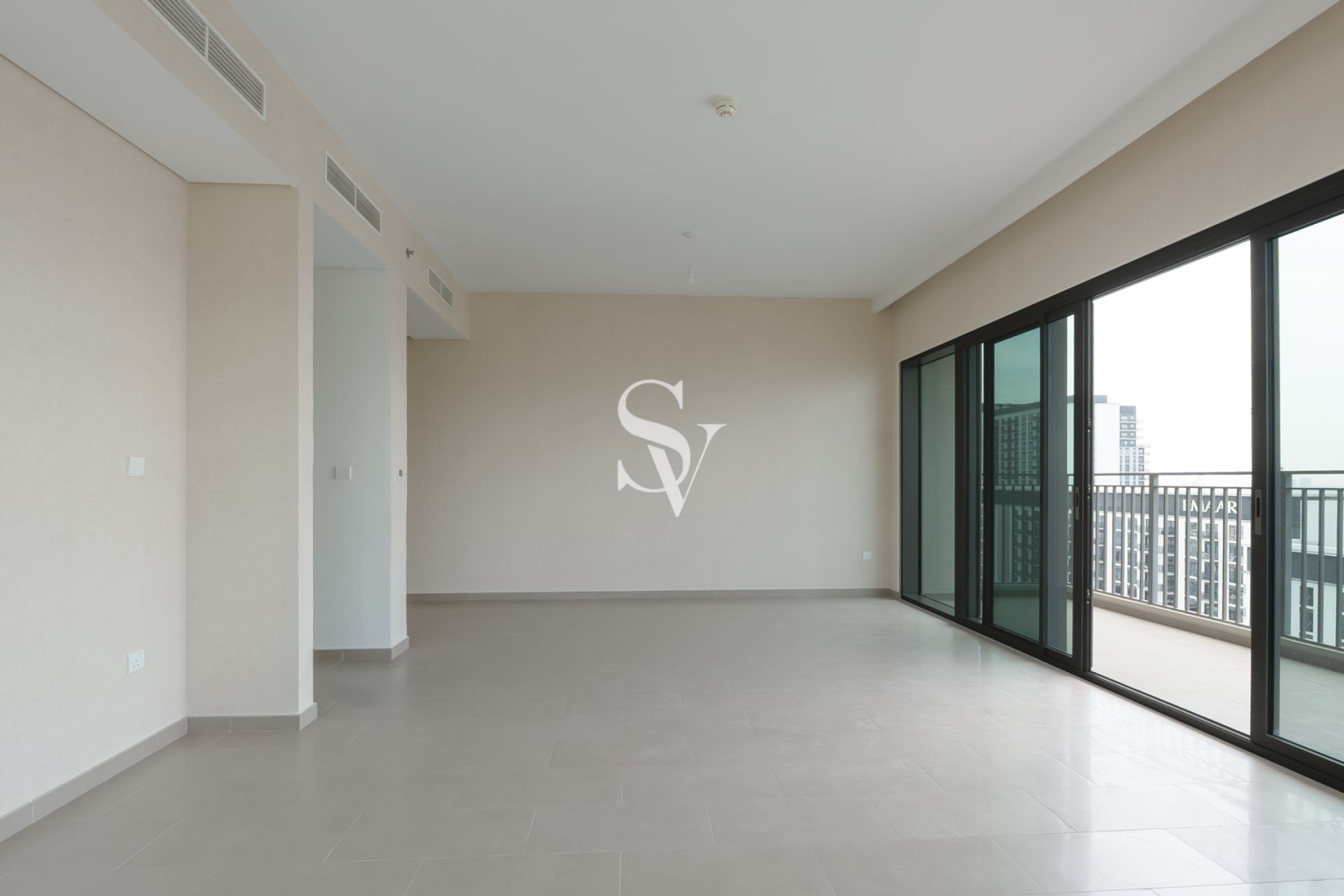 Huge Layout| Closed Kitchen| High Floor