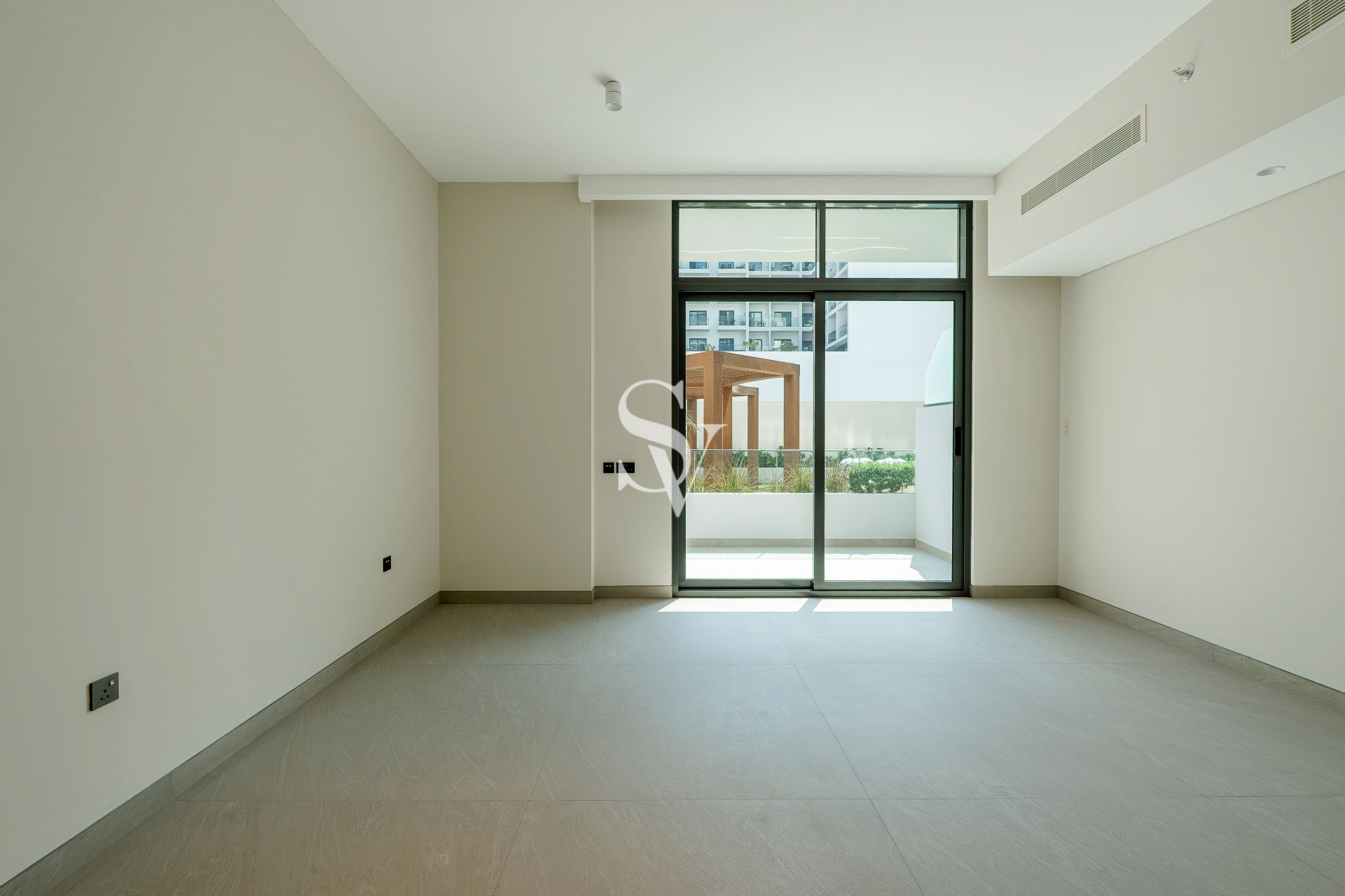 Spacious Layout | Close to Mall | Low Floor