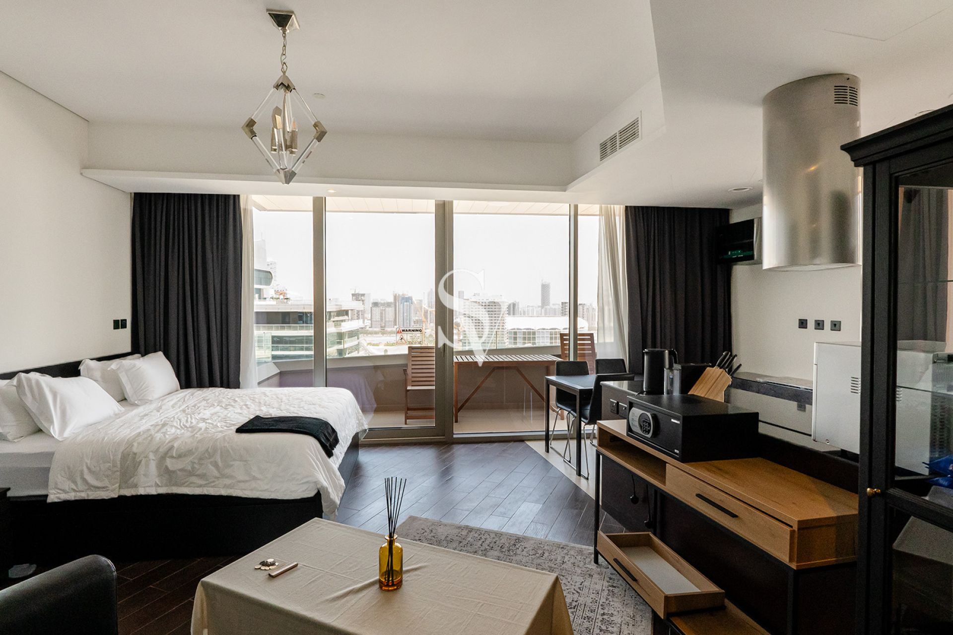 Mid Floor | Furnished | Vacant | Spacious