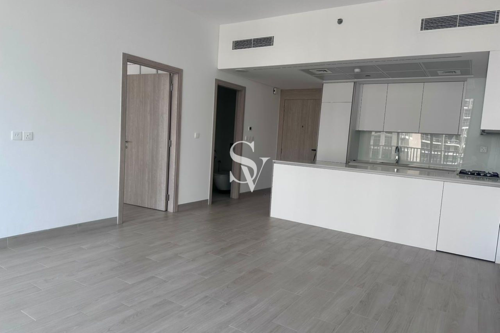 Brand New | Facing Park | White Goods | Spacious