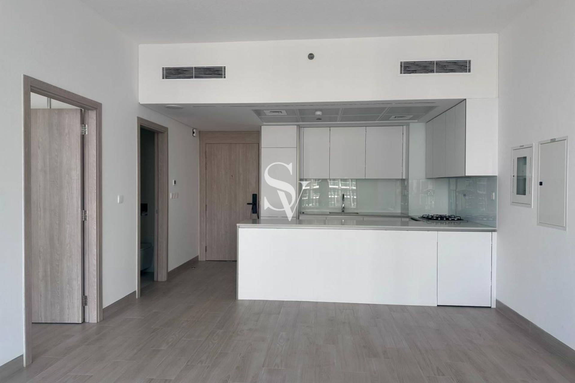 Brand New | Facing Park | White Goods | Spacious