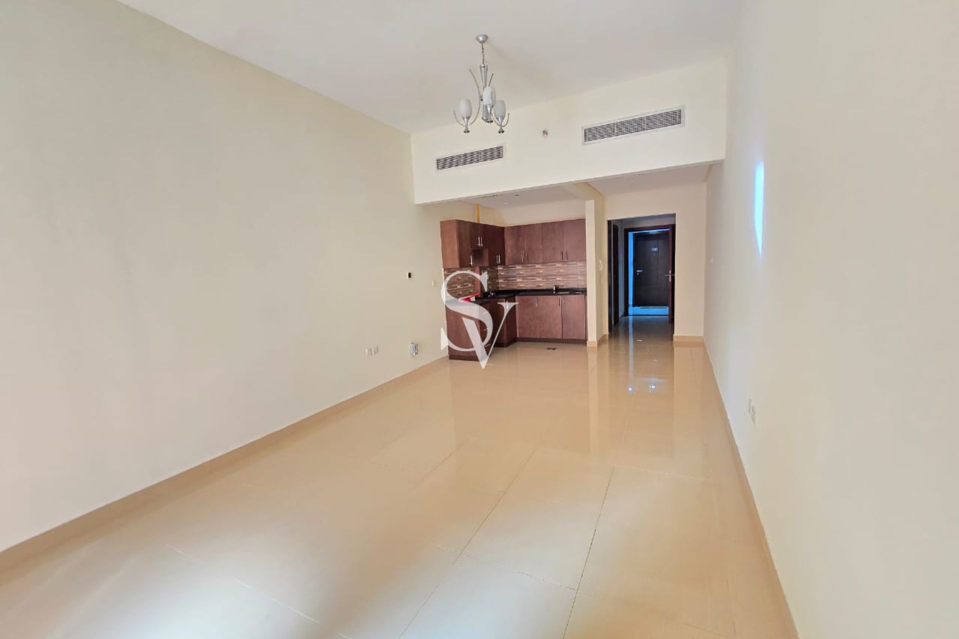 Chiller Free | Near Exit | Low Floor | Big Layout