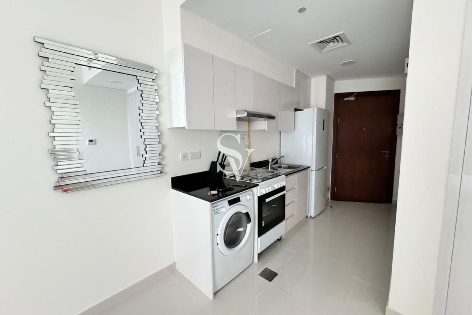 Fully Furnished I Vacant I Pool View