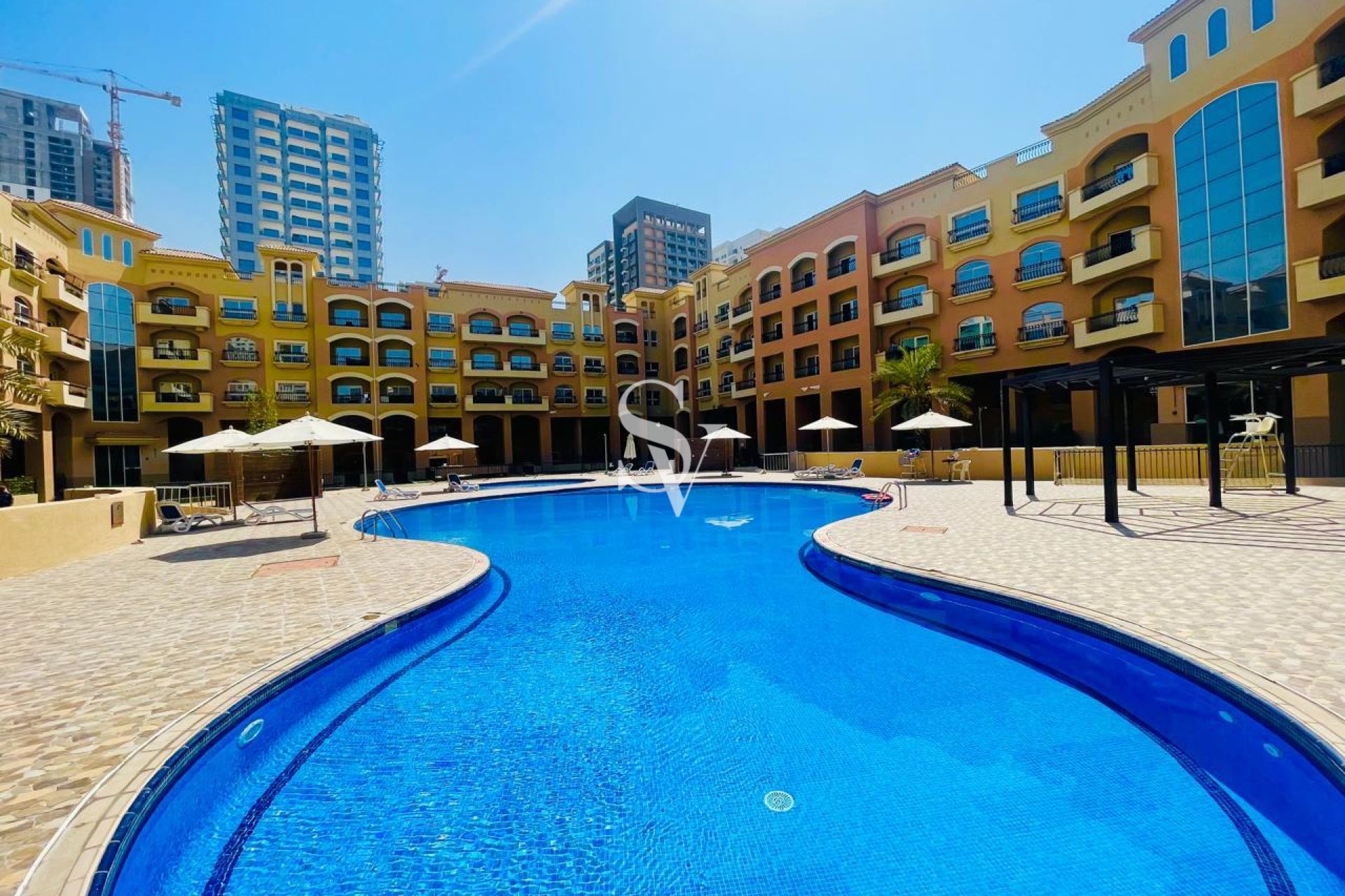 Spacious | Mid Floor | Laundry | Close to Mall