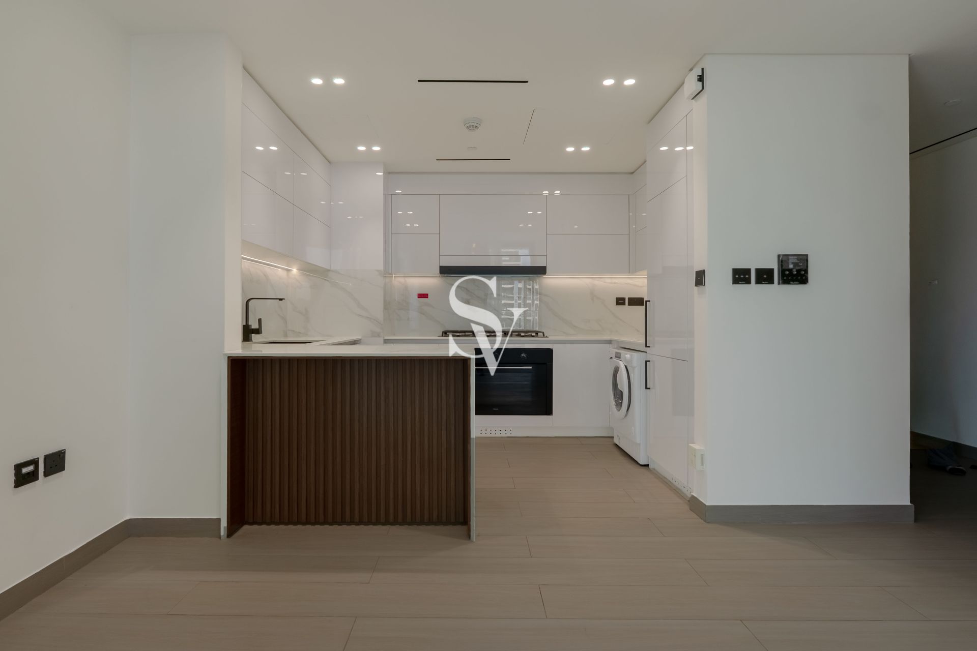 Modern Layout | Brand New Ready | Spacious Layout