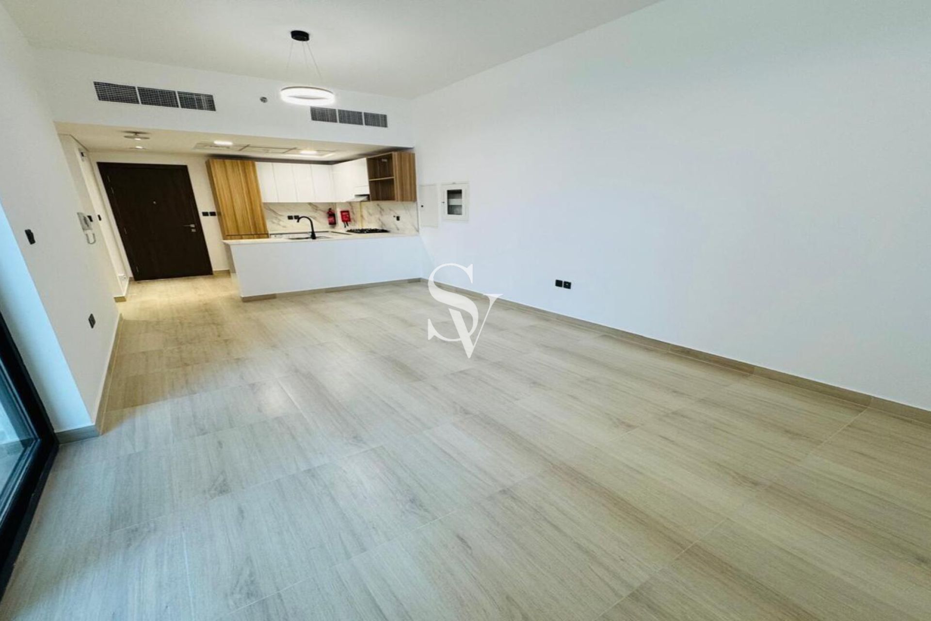 Chiller Free | White Goods | Low Floor | Near Exit