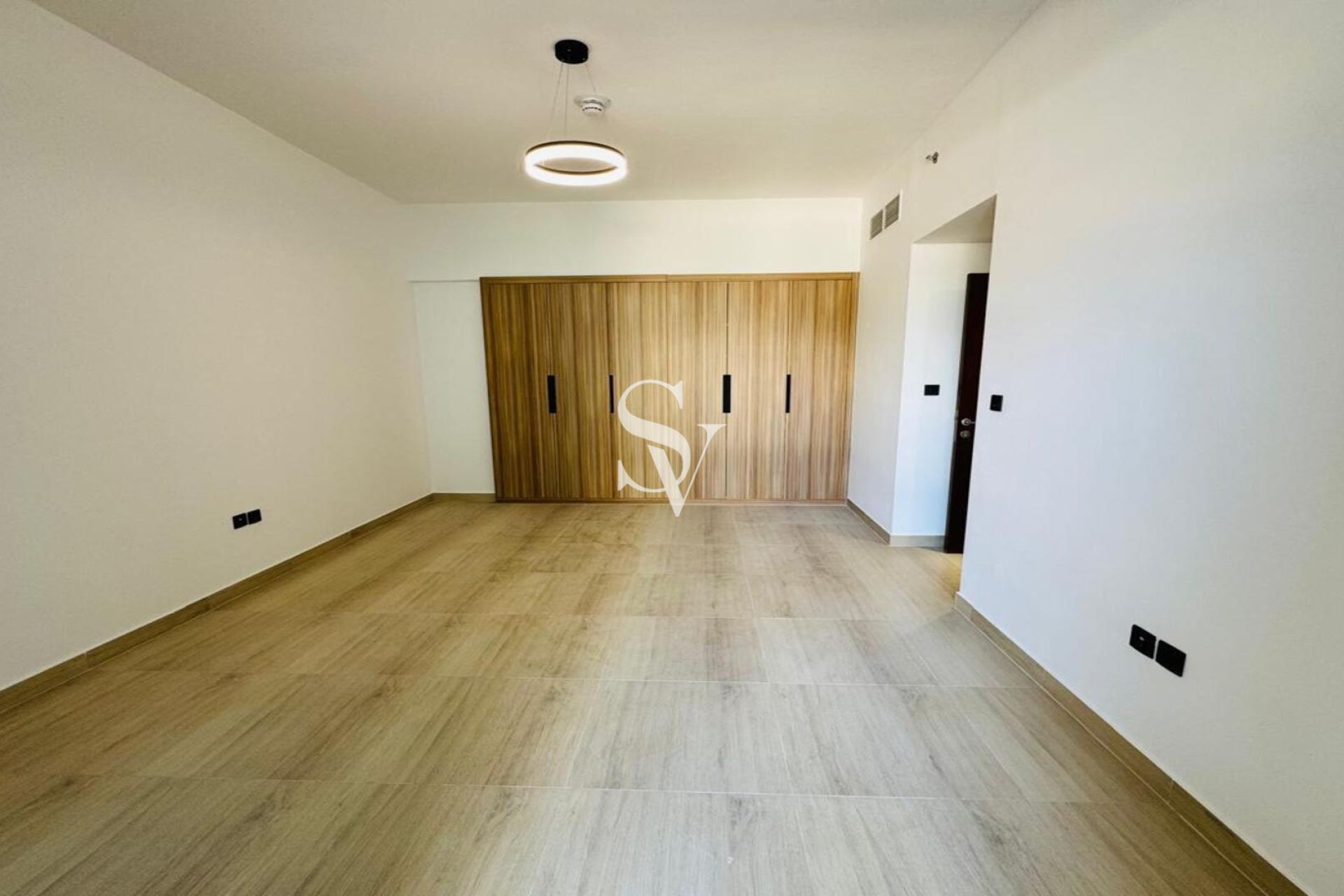 Chiller Free | White Goods | Low Floor | Near Exit