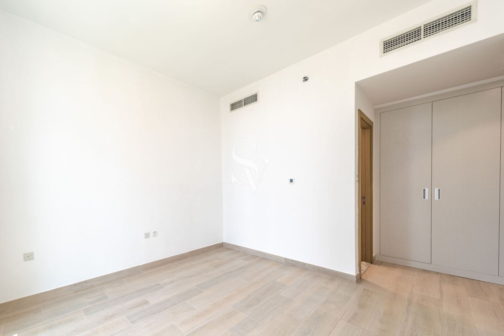 Spacious High Floor Apartment |Beautiful Park View