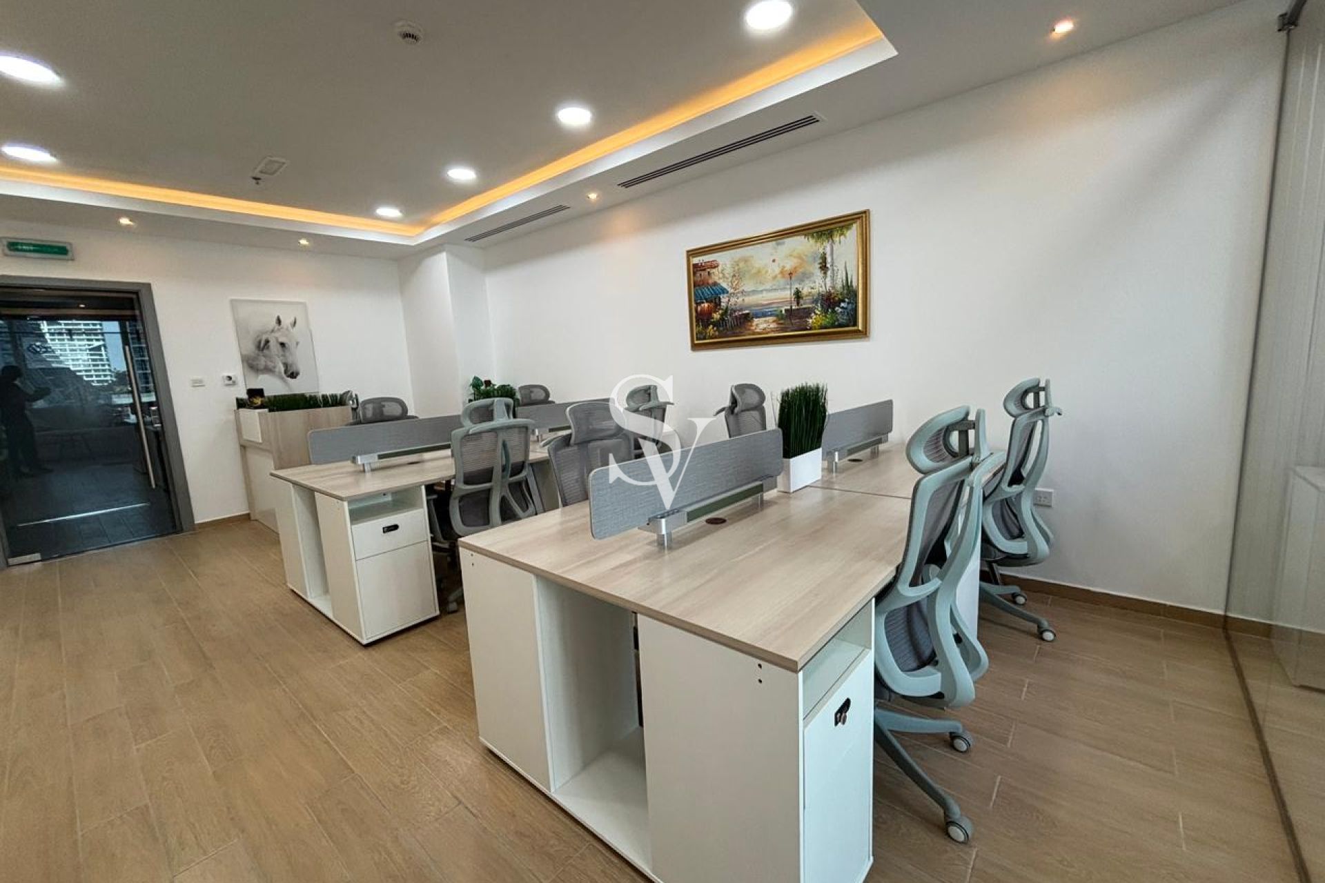 FURNISHED | READY TO MOVE | WITH PARKING