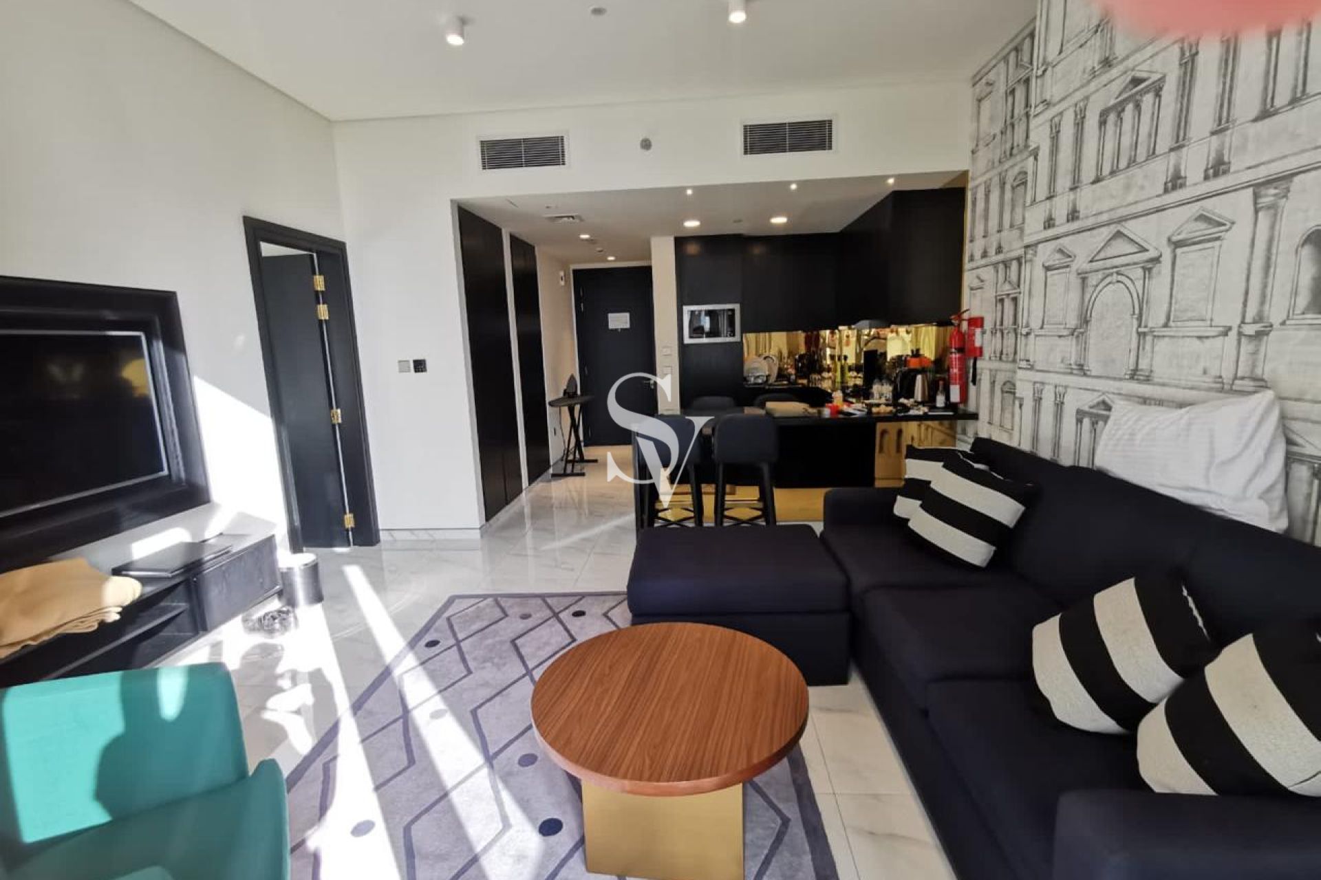 FULLY FURNISHED | LUXURIOUS | PRIME LOCATION