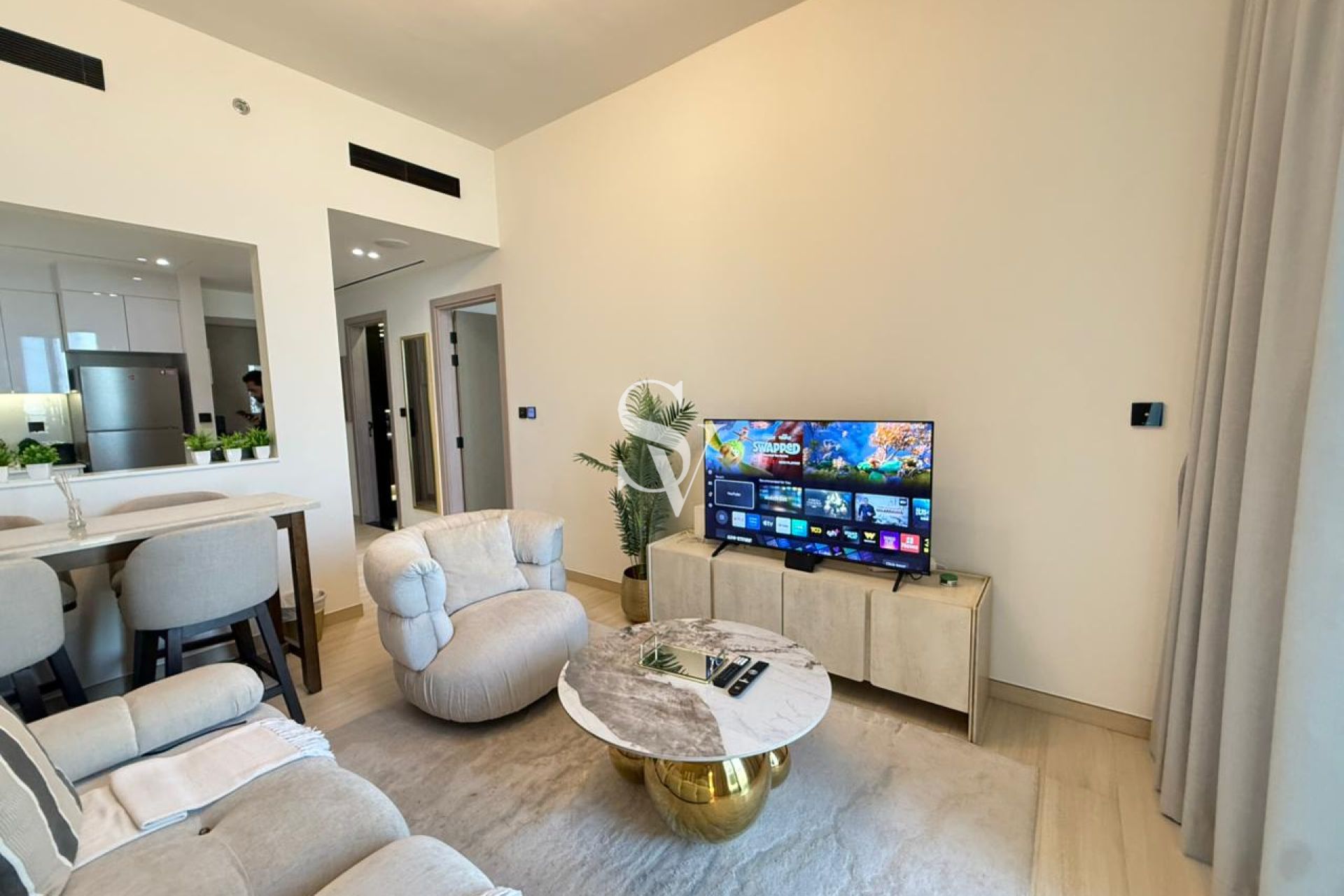 Spacious | Furnished | Mid Floor | Ready to Move