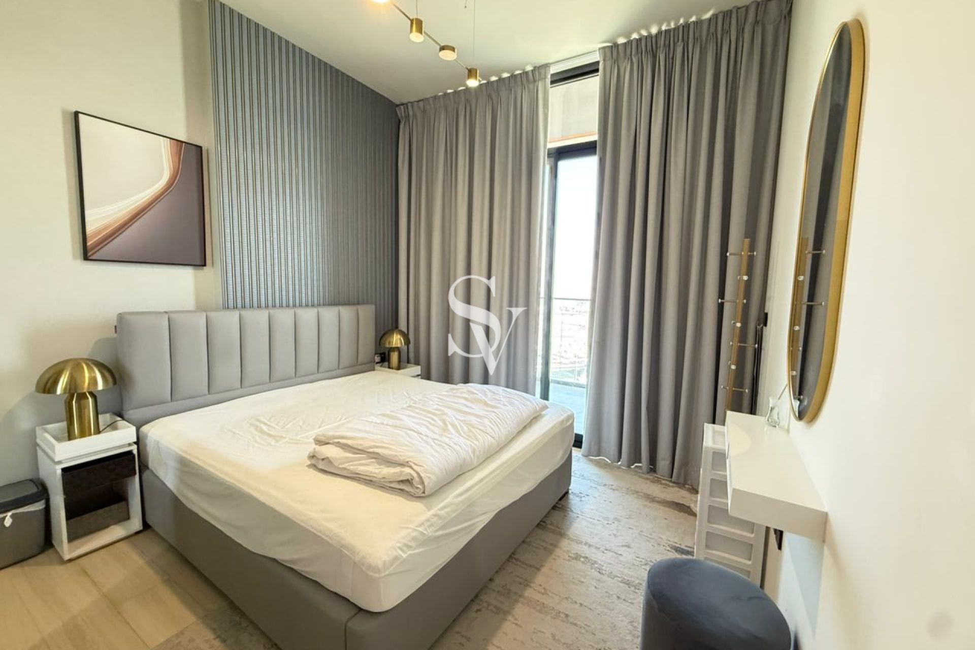 Spacious | Furnished | Mid Floor | Ready to Move