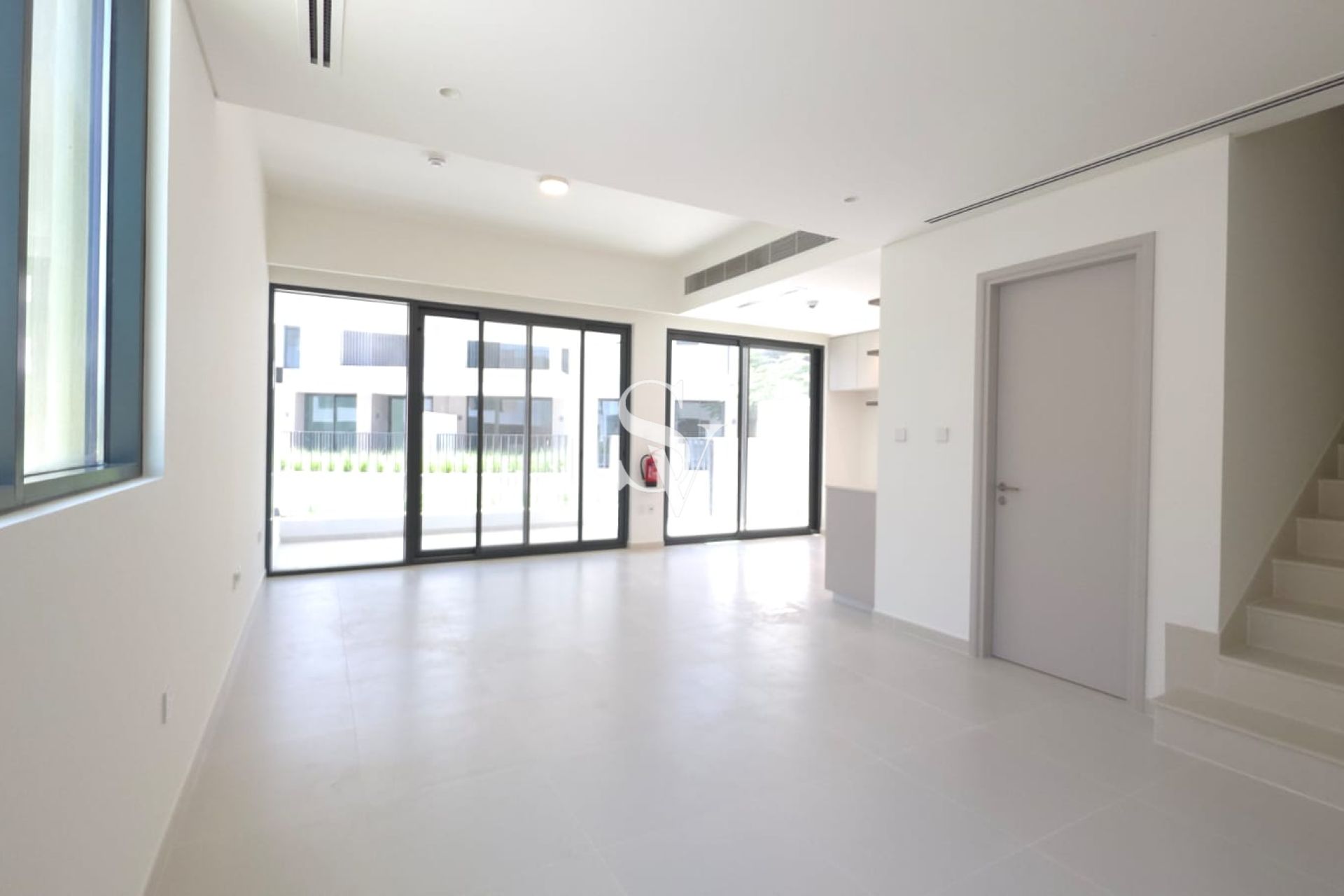 Corner Unit | Single Row | Prime Location