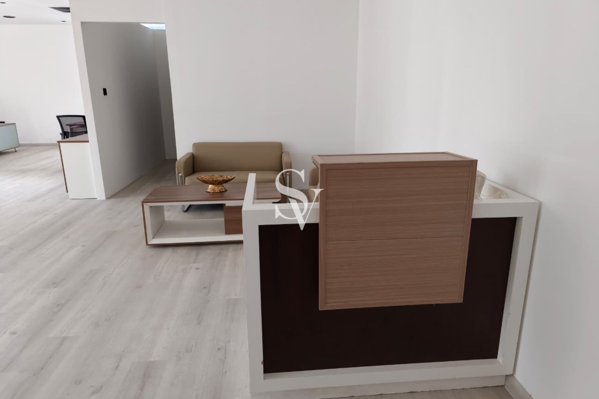 Furnished | Close to Metro | Upgraded unit