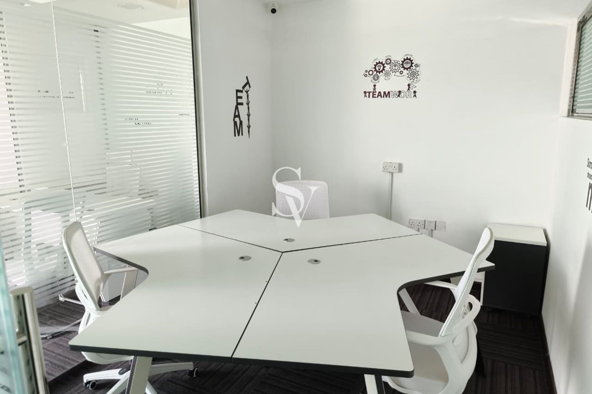 Furnished | Close to Metro | Upgraded unit