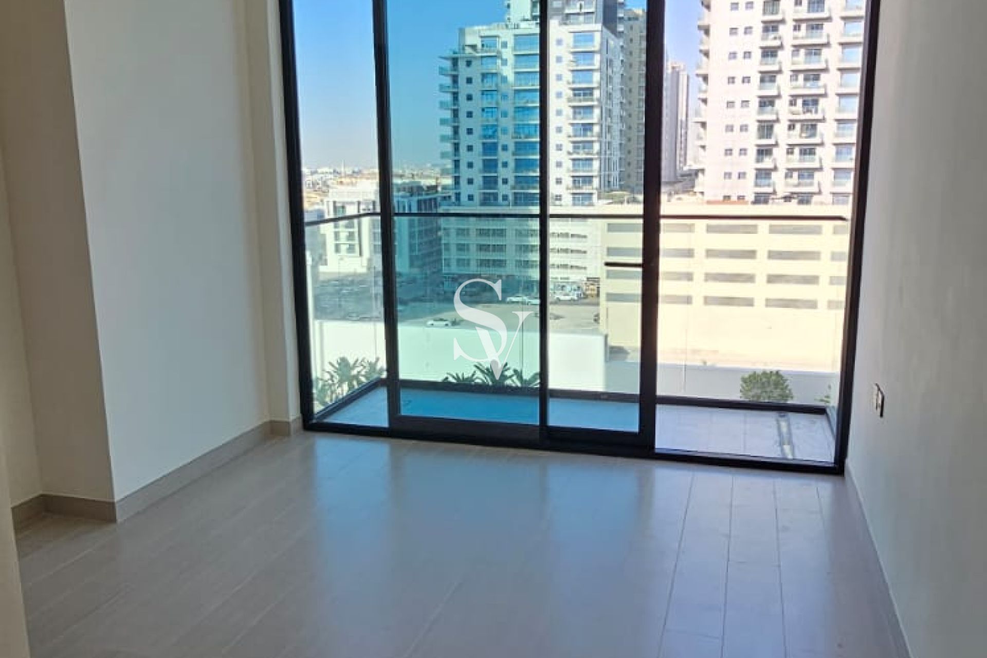BRAND NEW / READY TO MOVE / POOL VIEW