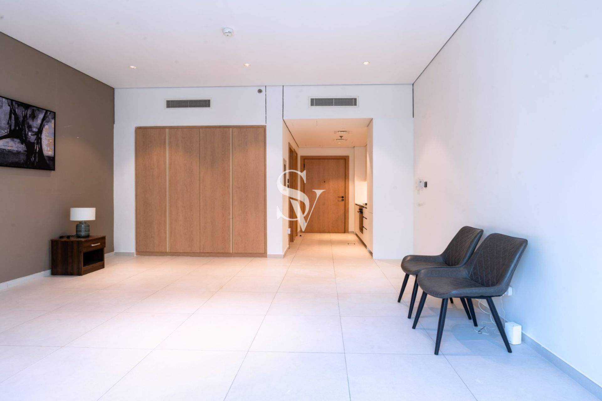 Chiller Free | White Goods | Low Floor | Spacious
