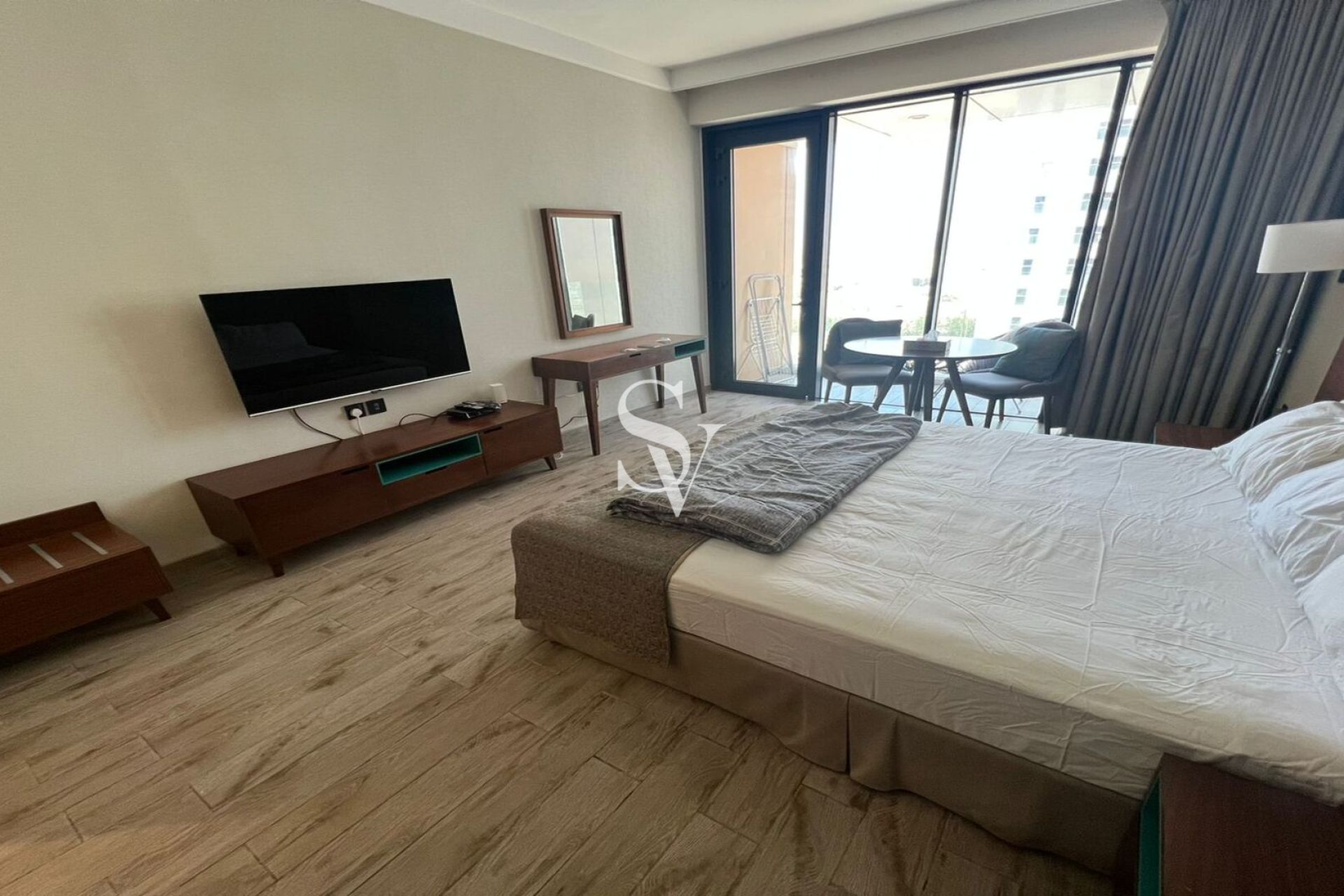 Near Mall | Furnished | High Floor | Near Exit
