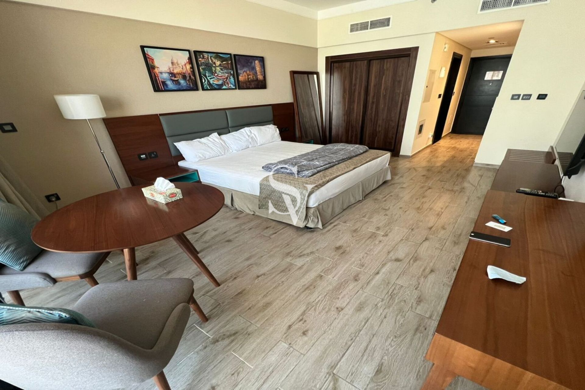 Near Mall | Furnished | High Floor | Near Exit