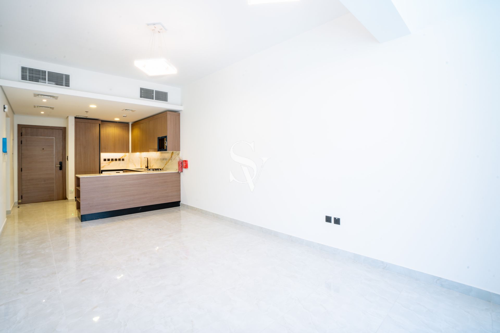 Spacious | Pool View | Low Floor | Study Room